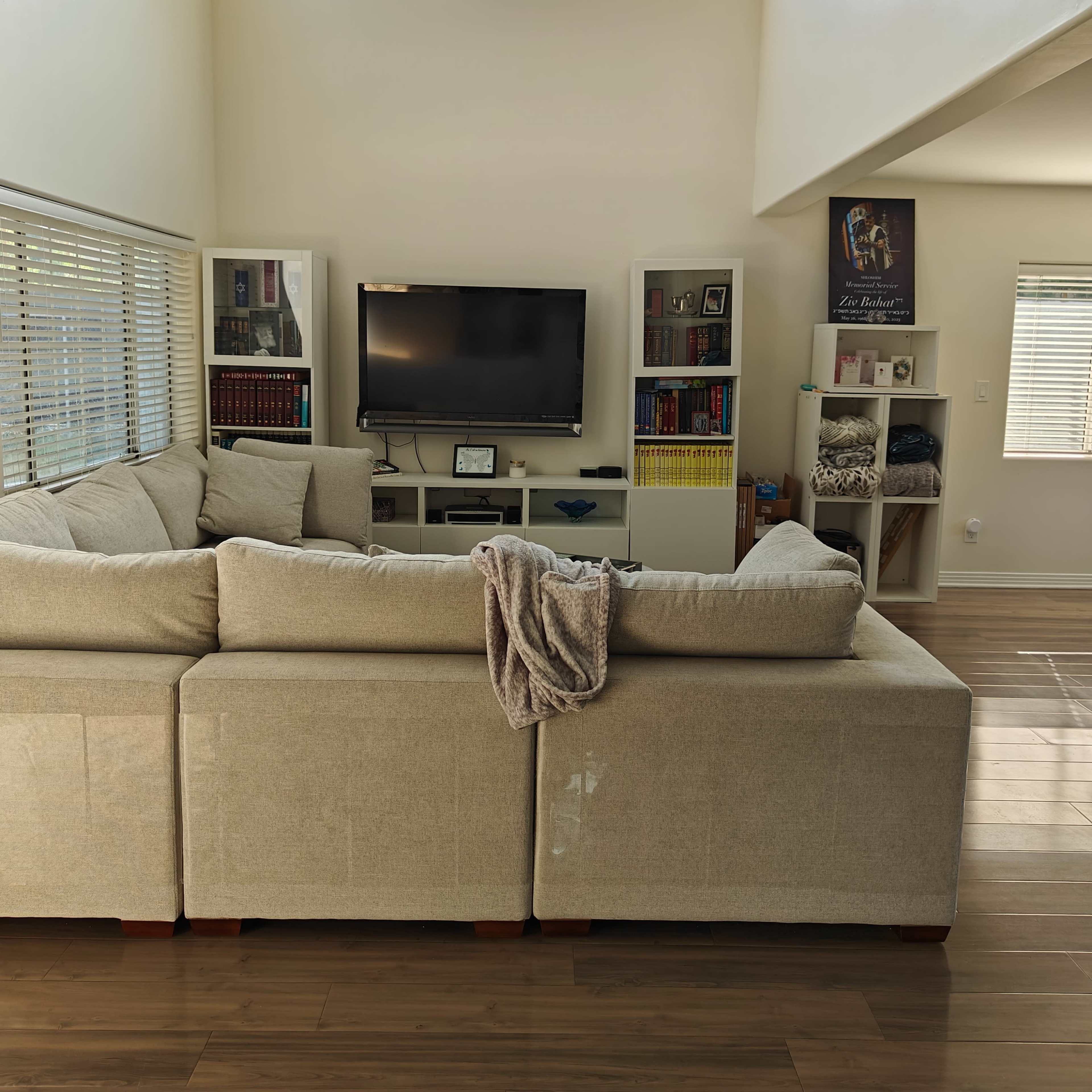 Modern, contemporary, spacious Image in Tarzana, Los Angeles, CA