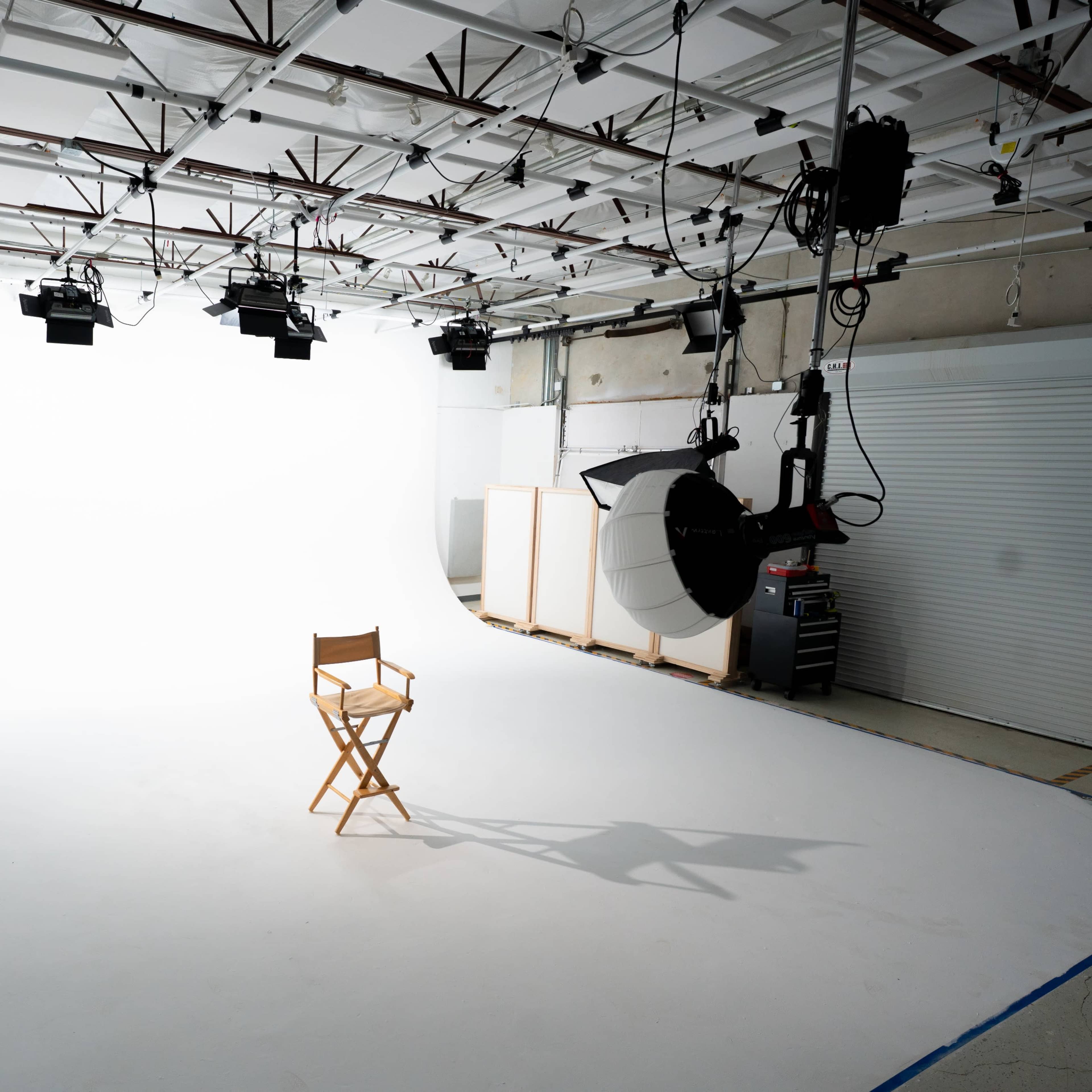 Large Commercial Photography / Video Studio Image in Southwest Carrollton, Carrollton, TX