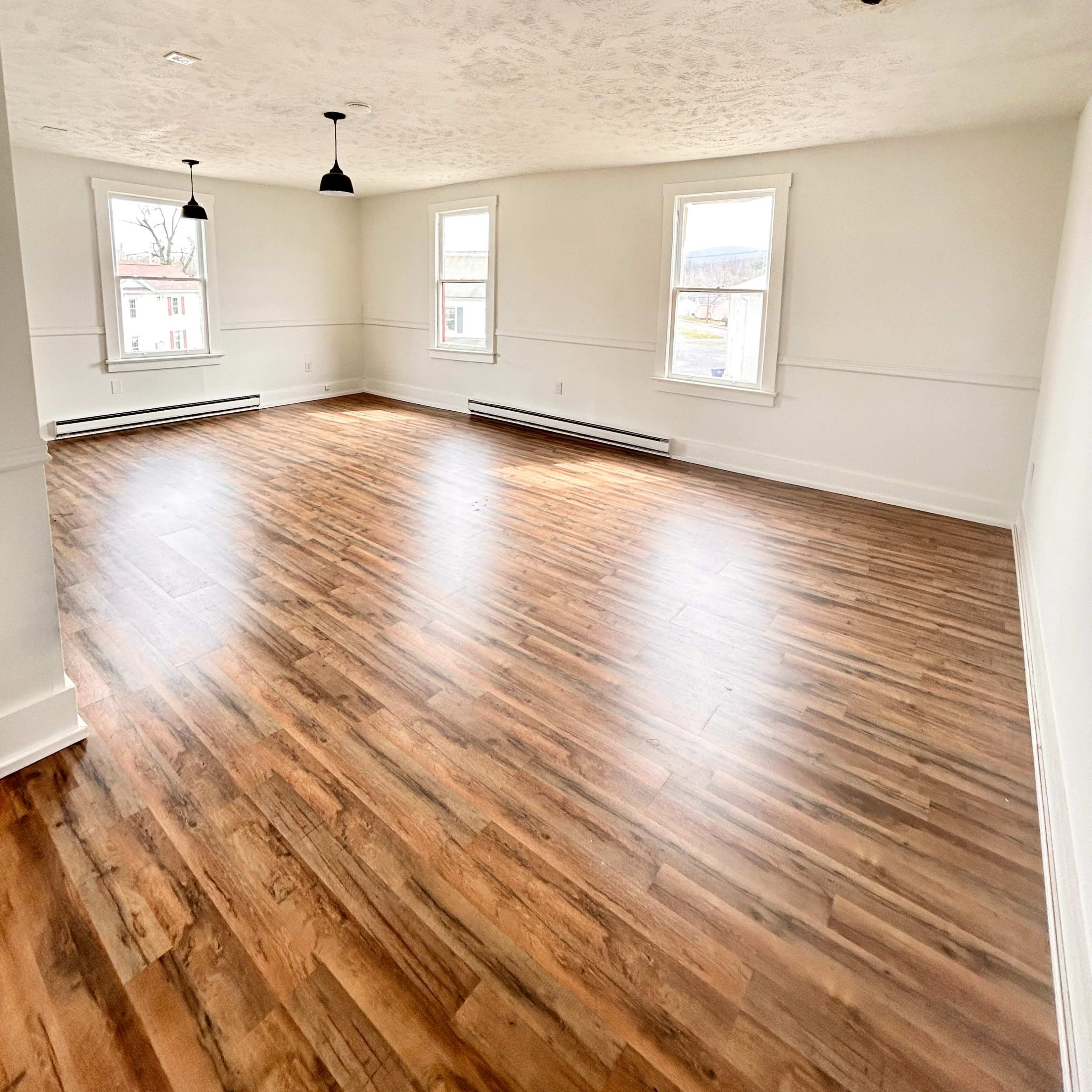 Natural Light Studio in Front Royal - 2 Rooms Image in Front Royal, Front Royal, VA