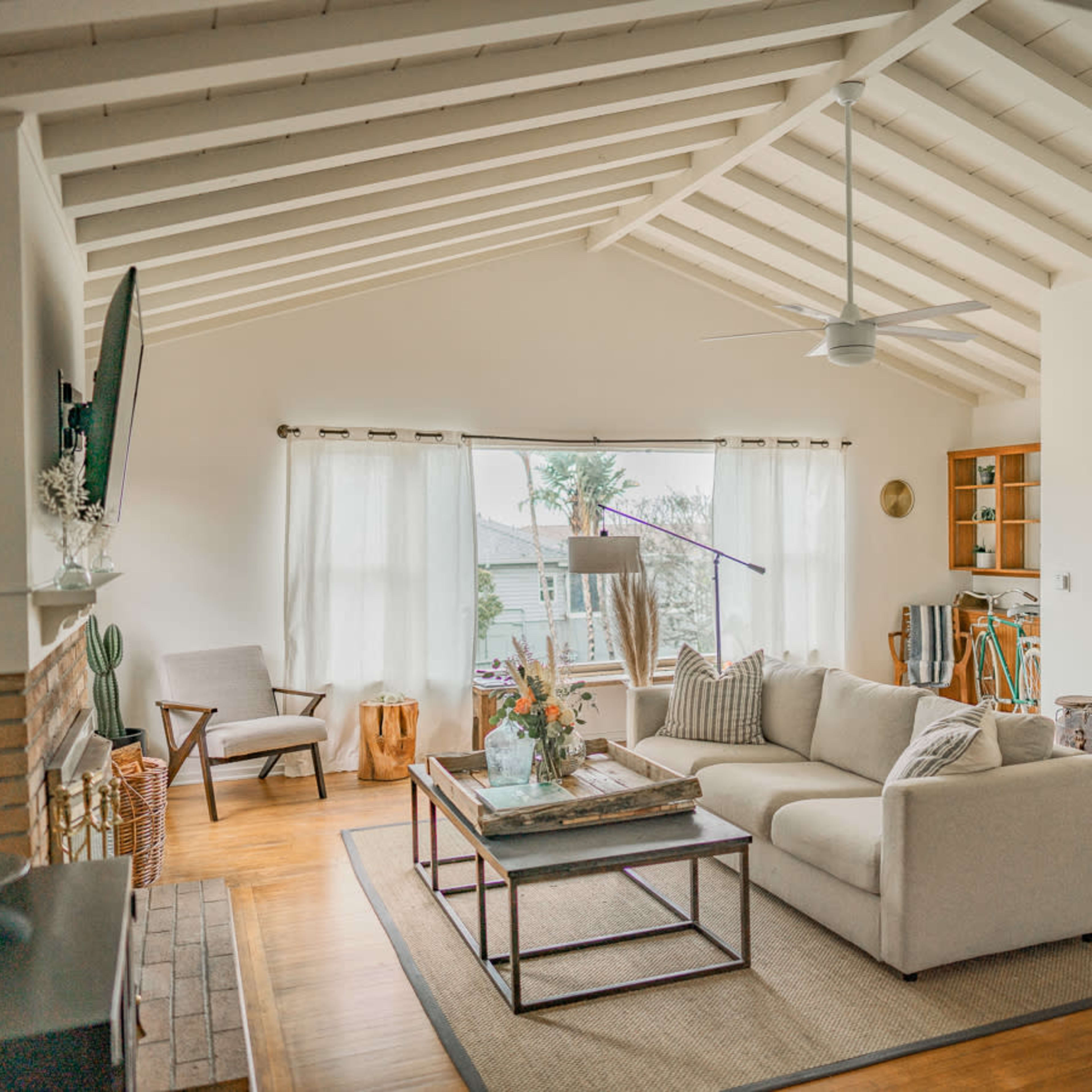 Bungalow/loft style near downtown with ocean views, 2 modern/minimalist bedroom,  classic/vintage kitchen and bathroom Image in , Laguna Beach, CA