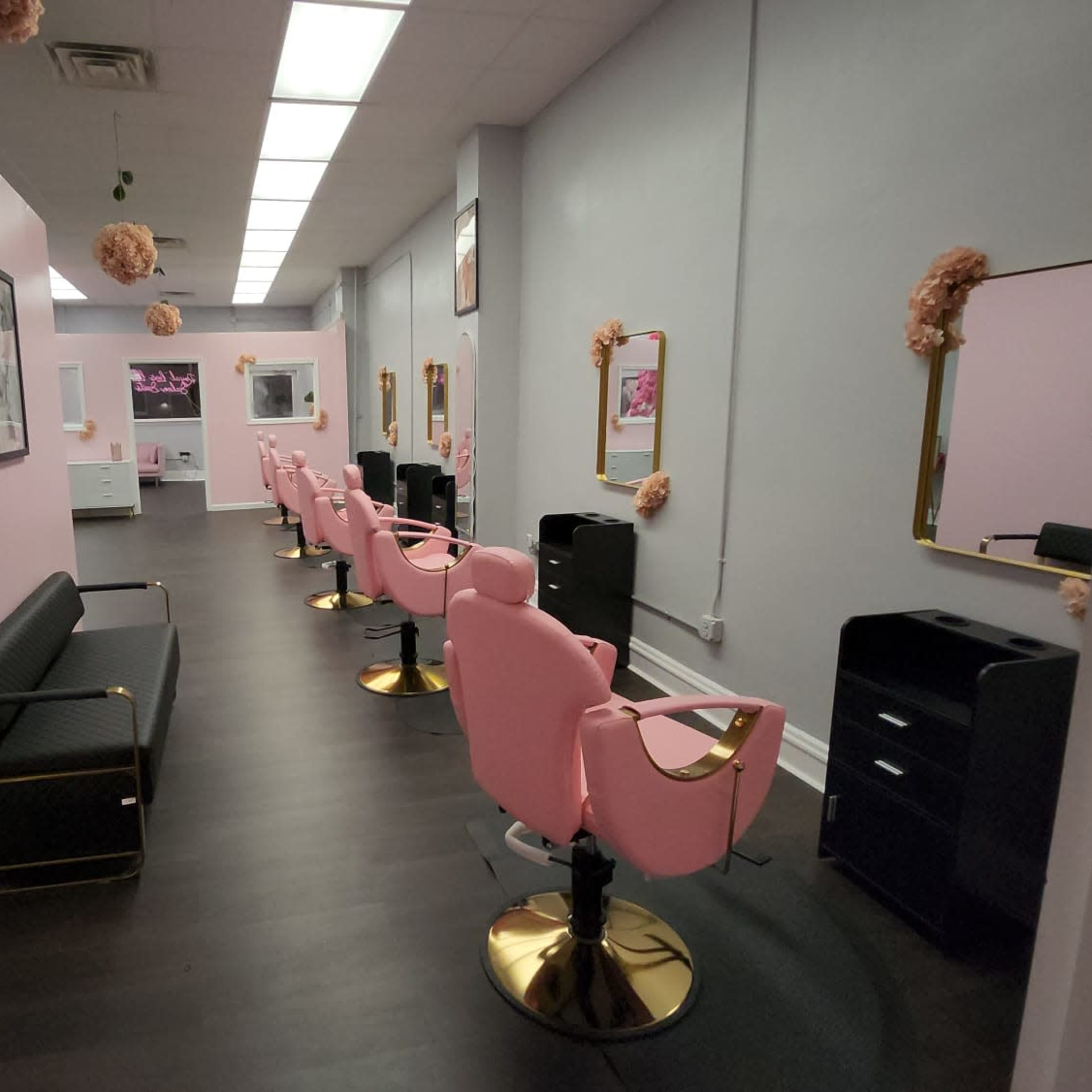 Luxurious Downtown Salon space, photoshoot or content day READY! Image in Downtown, Richmond, VA