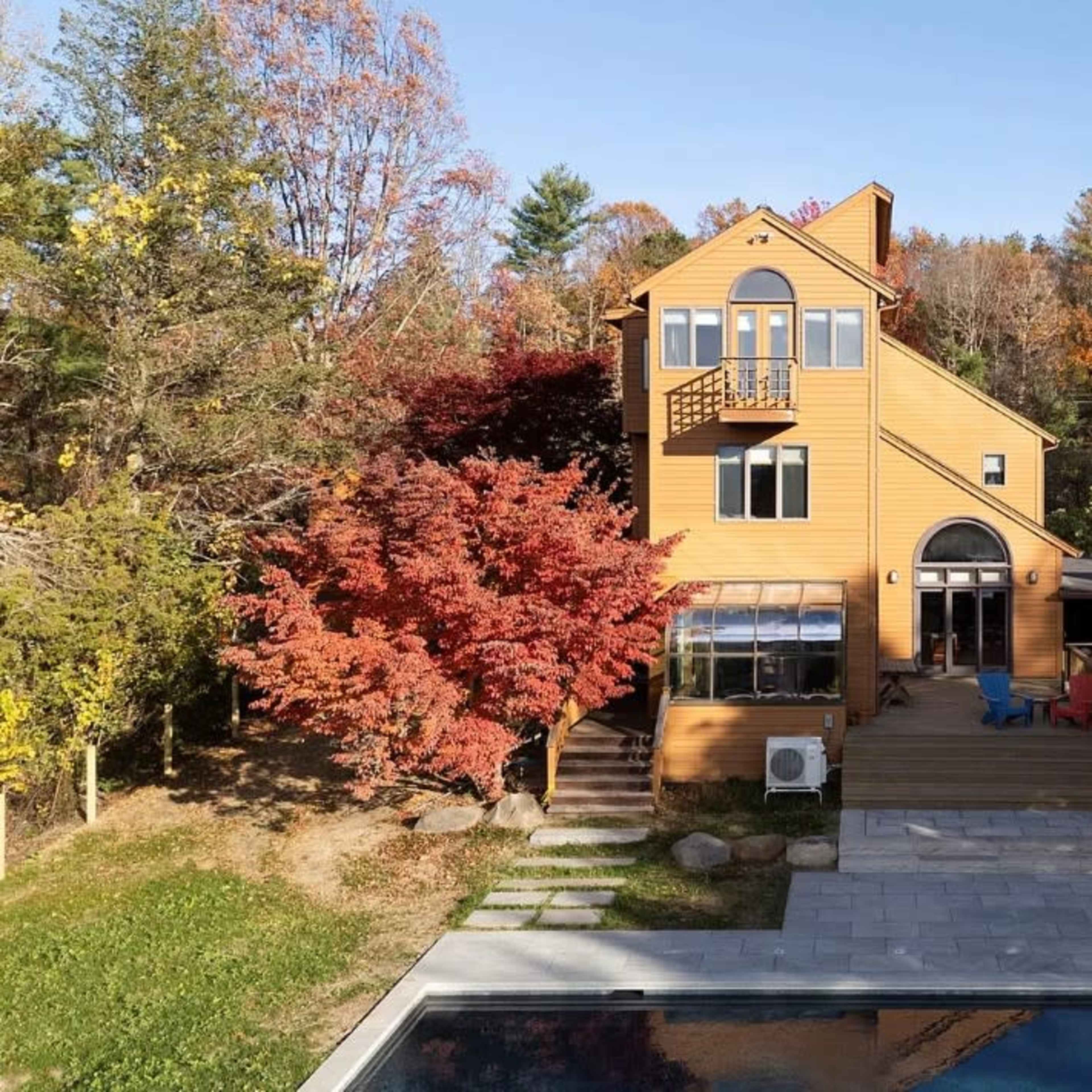 Modern Hudson Valley Home + Pool with Spectacular Catskill Mountain Views and Sunsets Image in Red Hook, Red Hook, NY