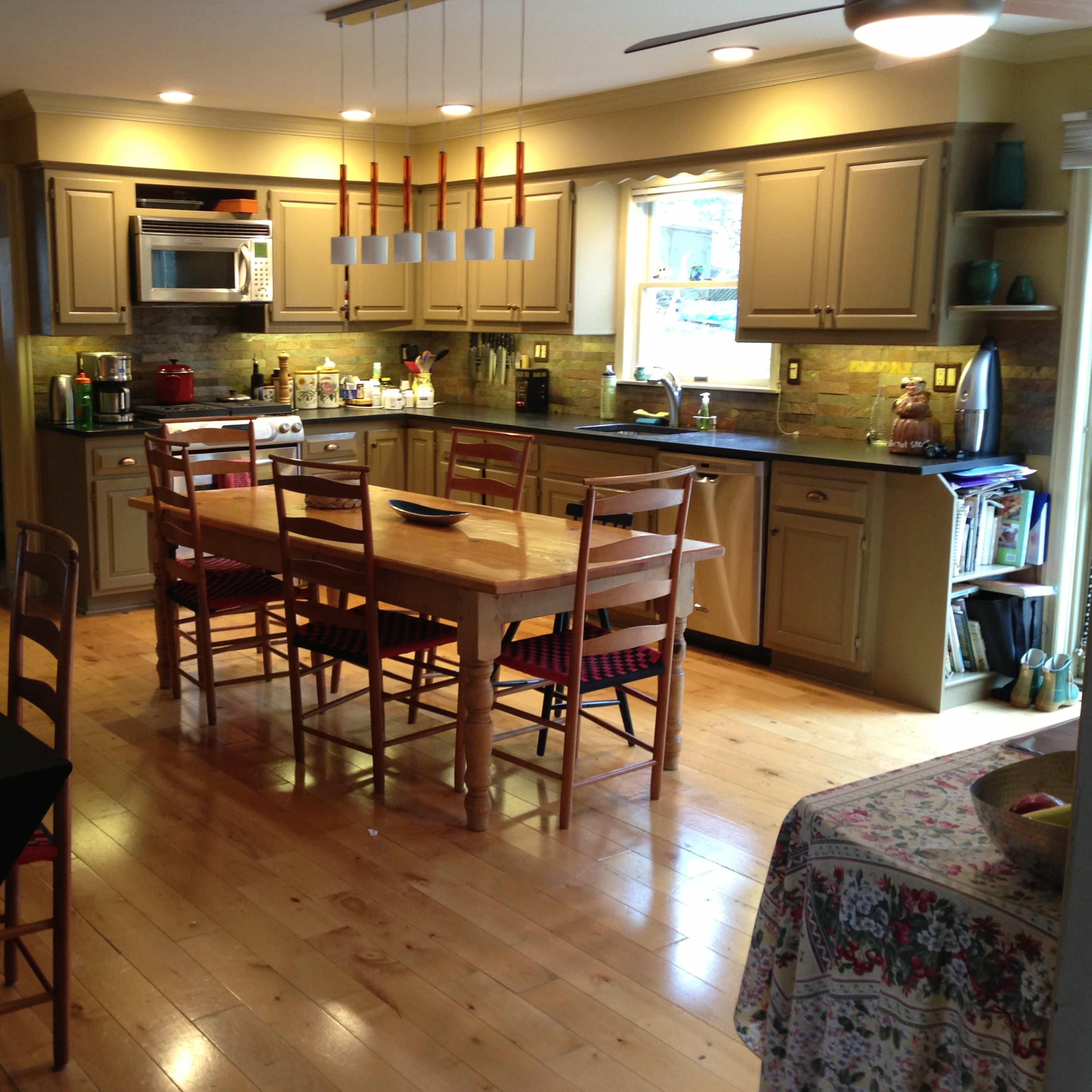 Suburban Colonial House Image in Clarkstown, Valley Cottage, NY