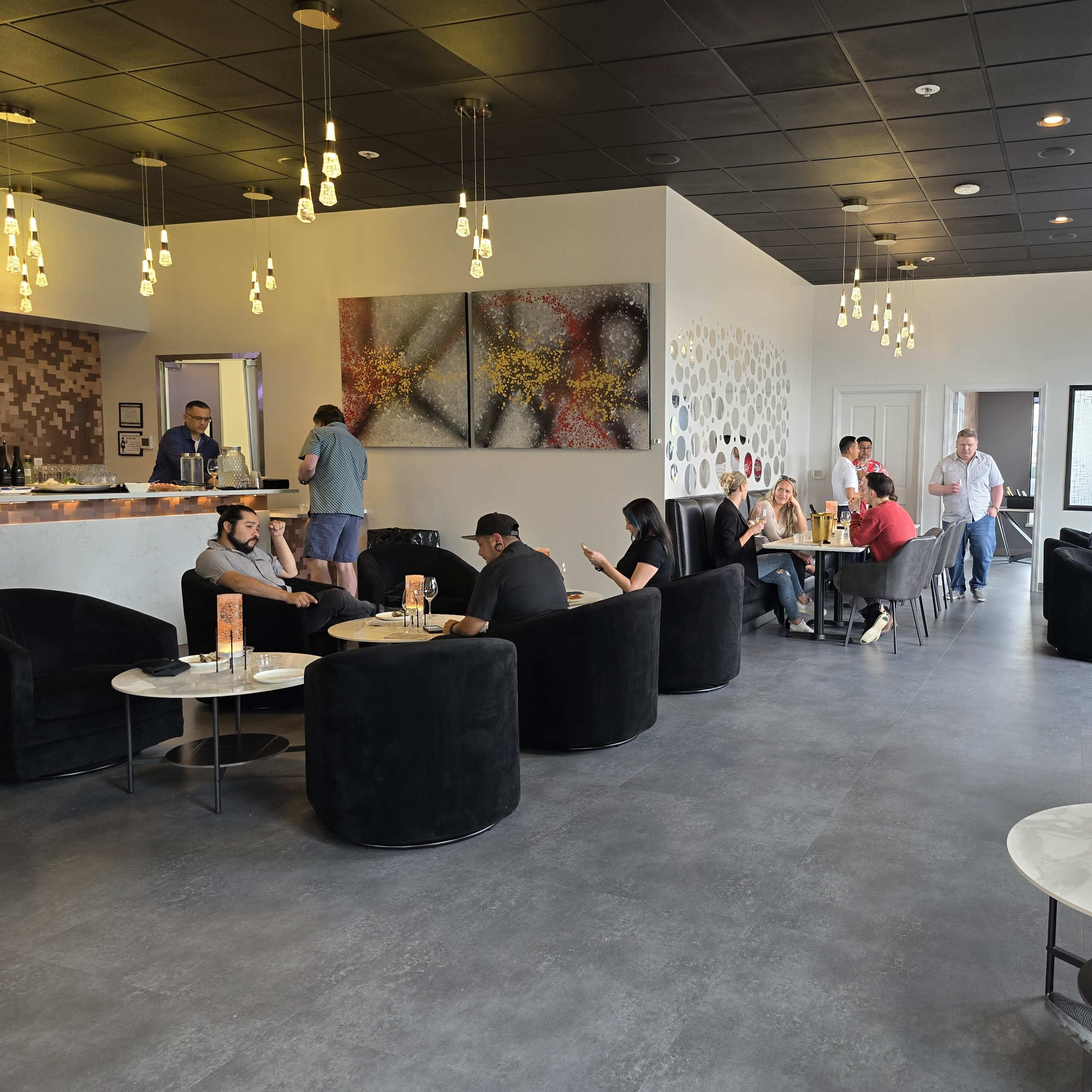 An Elegant and Chic Champagne Lounge in the Heart of Wine Country Image in Dundee, Dundee, OR