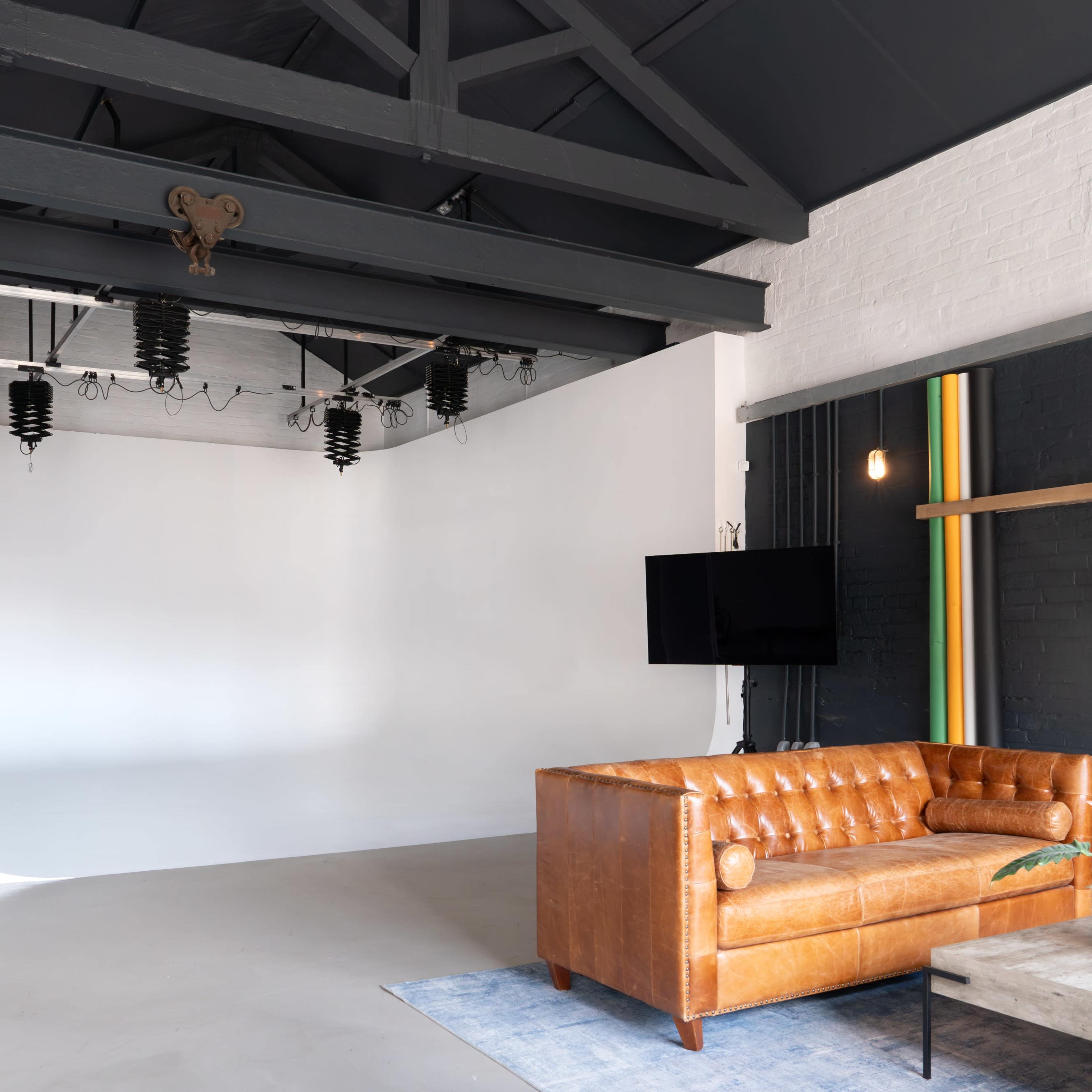 A one-of-a-kind photography, film and events space with infinity cove, kitchen set and audio booth. Image in Derwent, Derby, England