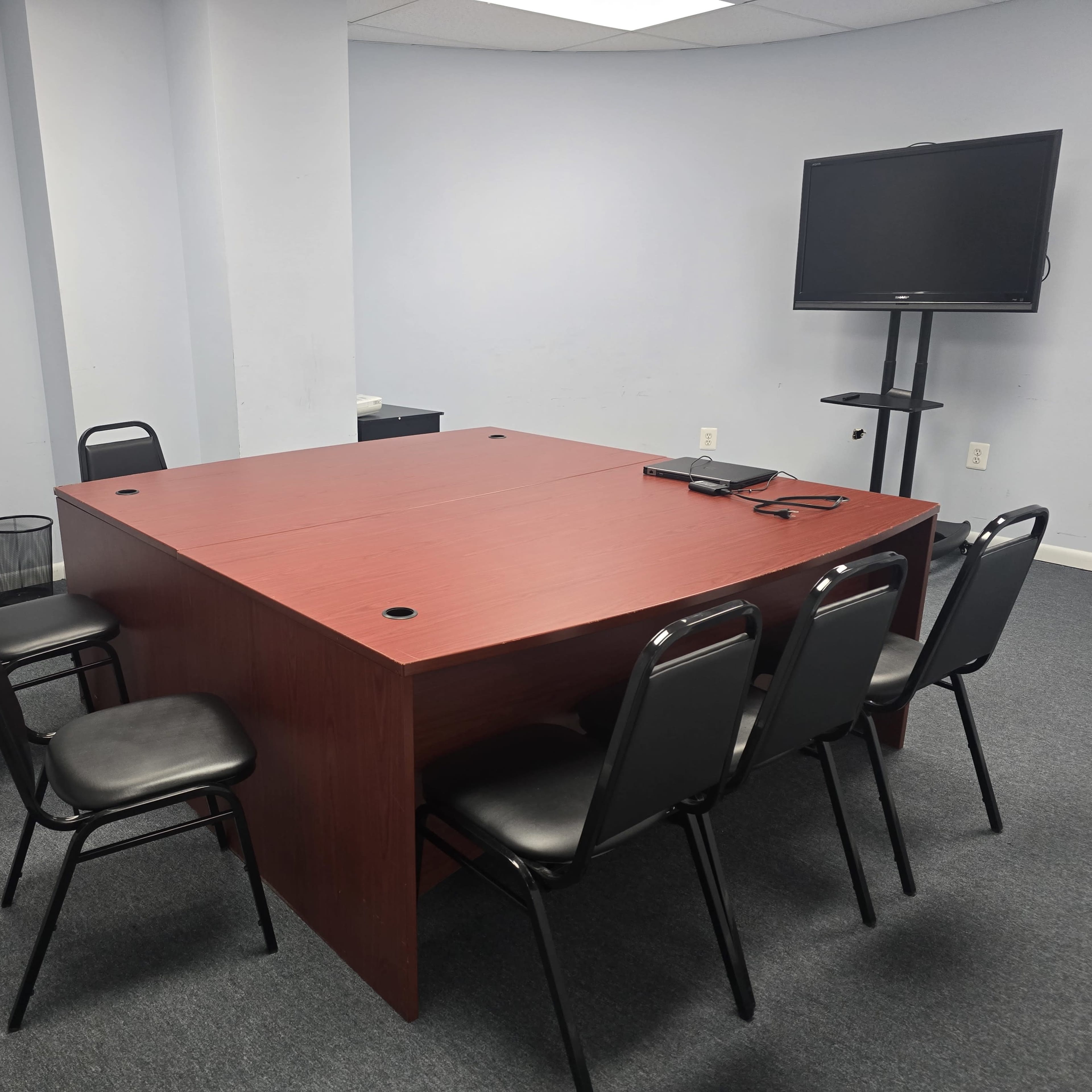 Centrally Located Private Business Conference Room Image in Greentree, Cherry Hill Township, NJ