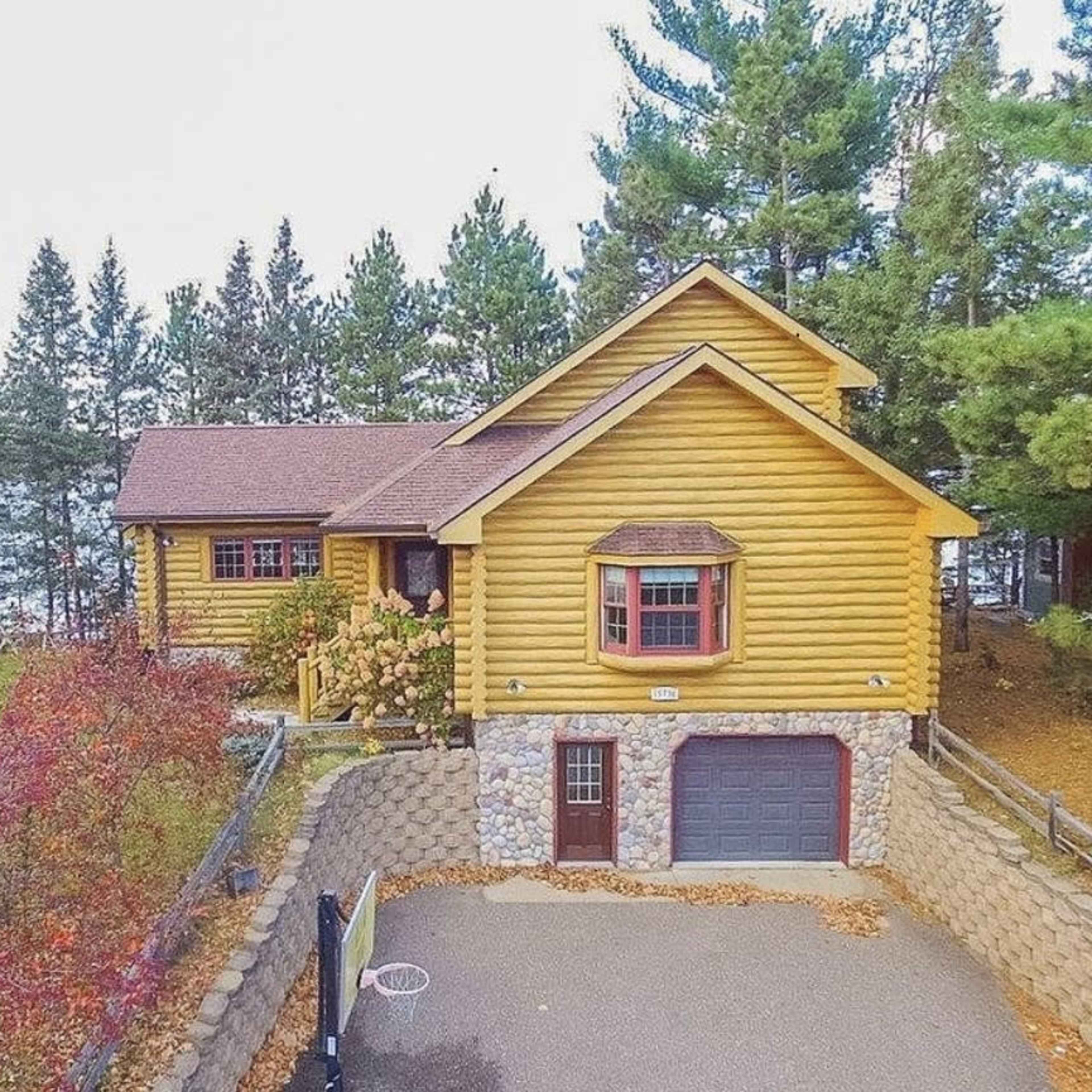 Lakefront log home Image in Baldwin Township, Zimmerman, MN