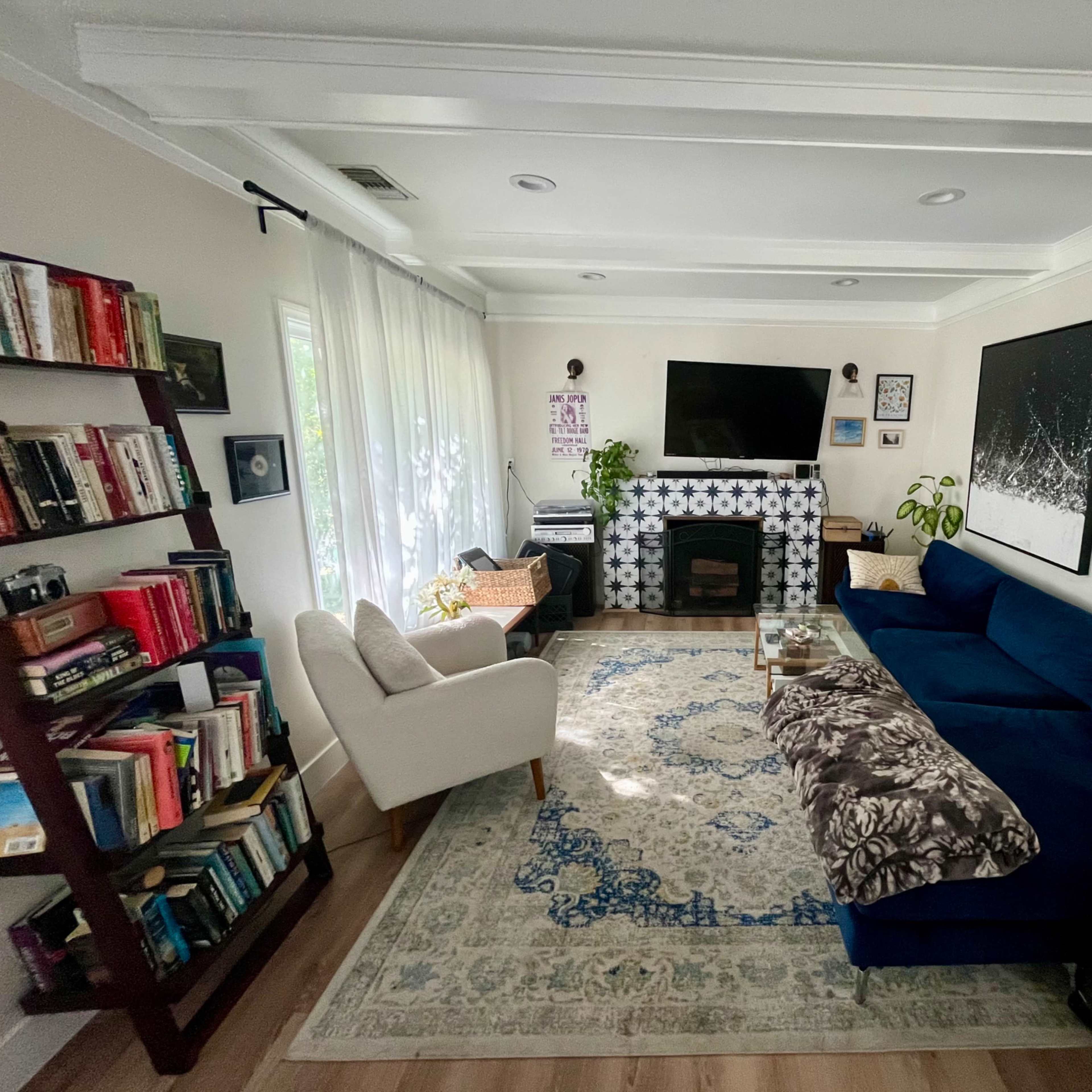 Cozy Neighborhood Home Image in Moorpark, Glendale, CA