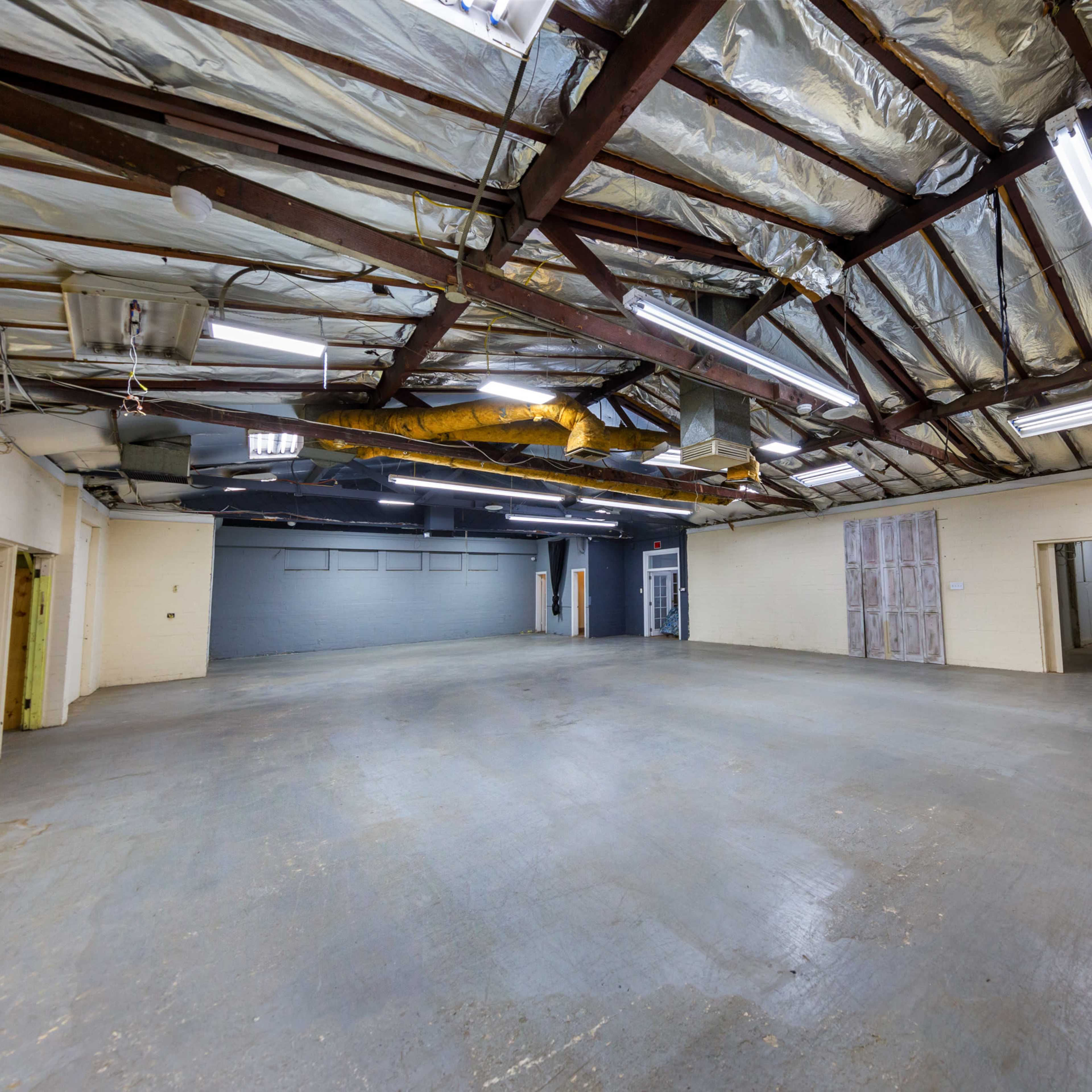 10k sq ft industrial warehouse Image in North Hollywood, Los Angeles, CA