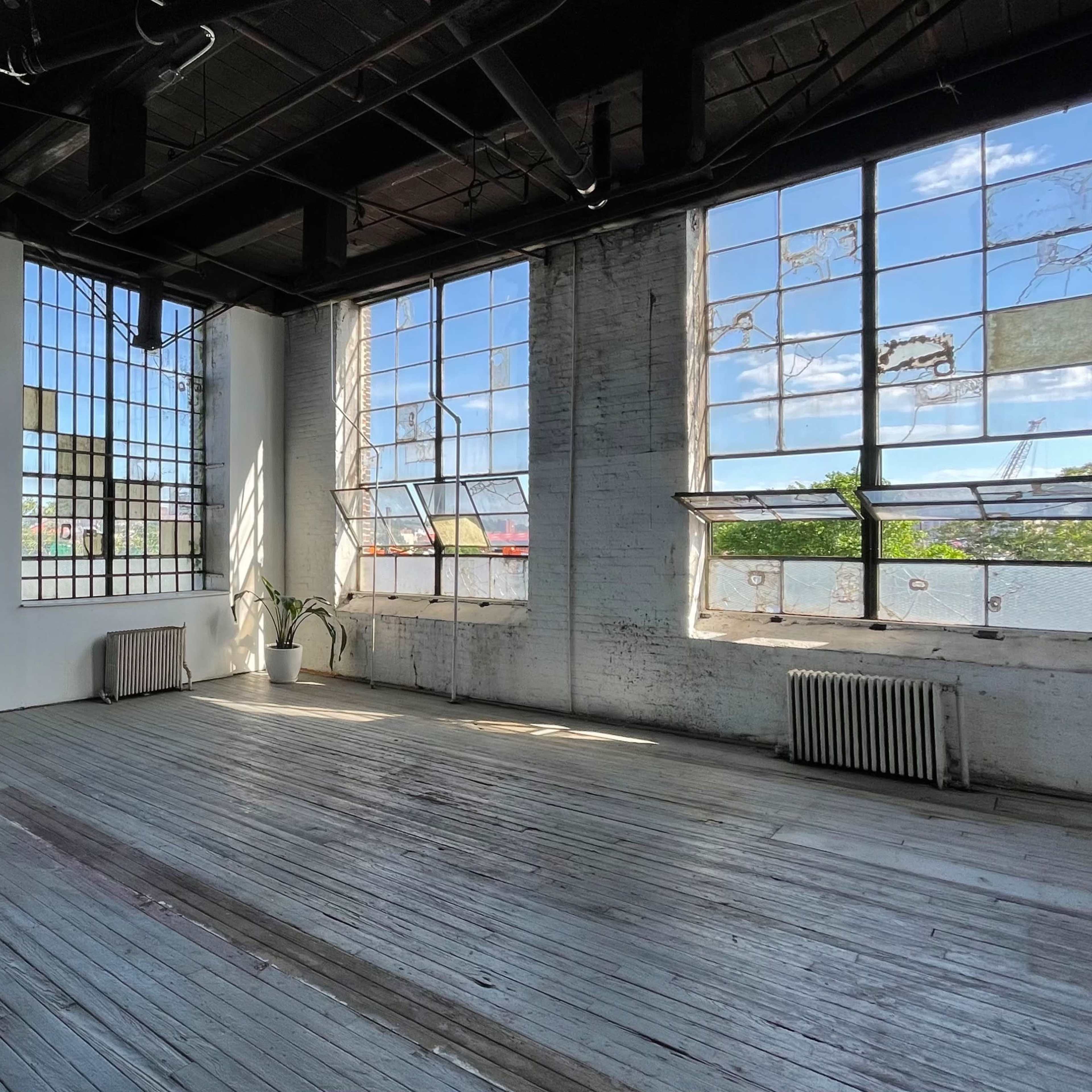 Studio Loft Raw Space (20,000 sq ft) Image in Red Hook, Brooklyn, NY