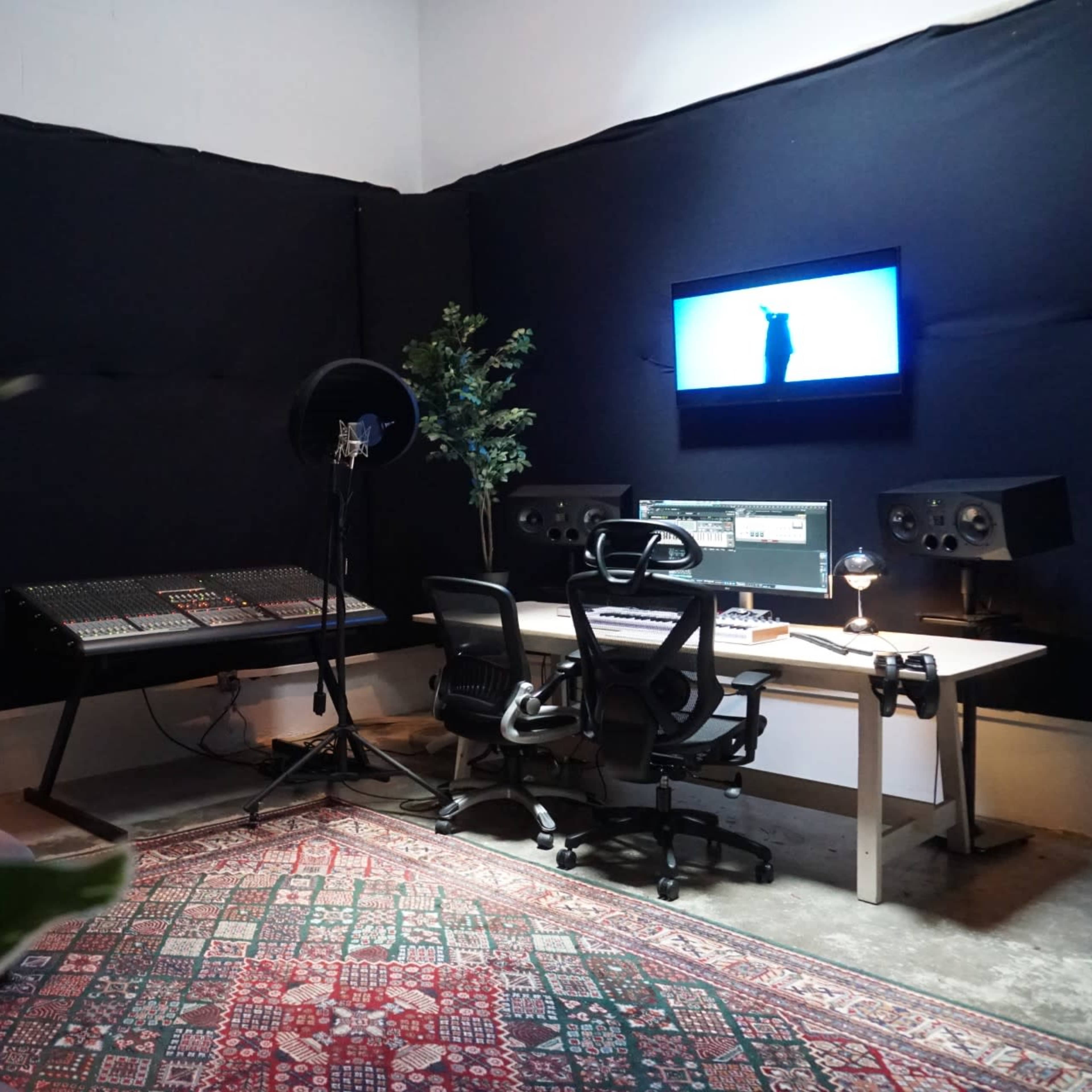 Large Brooklyn Recording  & Writing Studio Image in Bushwick, Brooklyn, NY