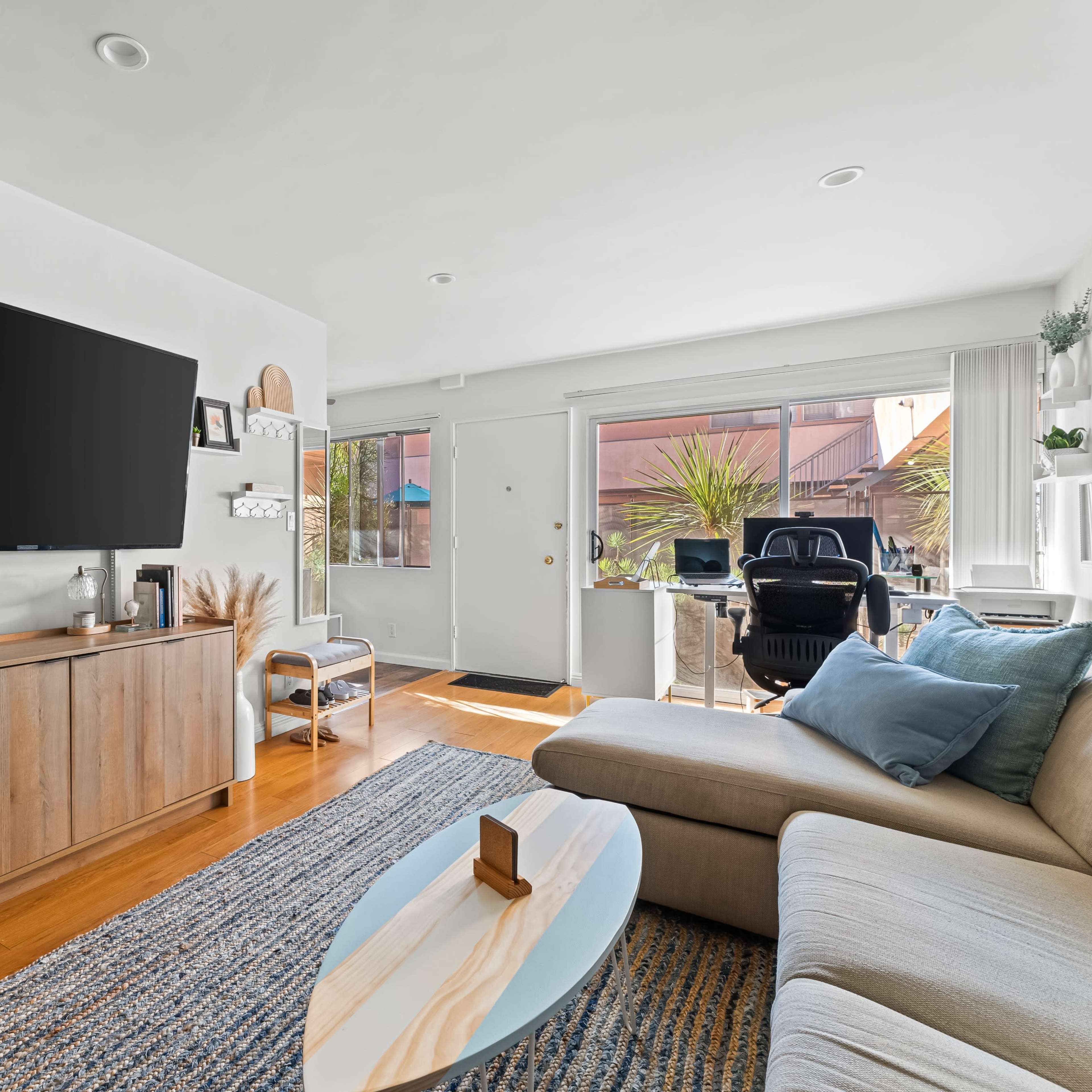 Cozy Surf-Themed Apartment filled with Natural Light Image in Sawtelle, Los Angeles, CA