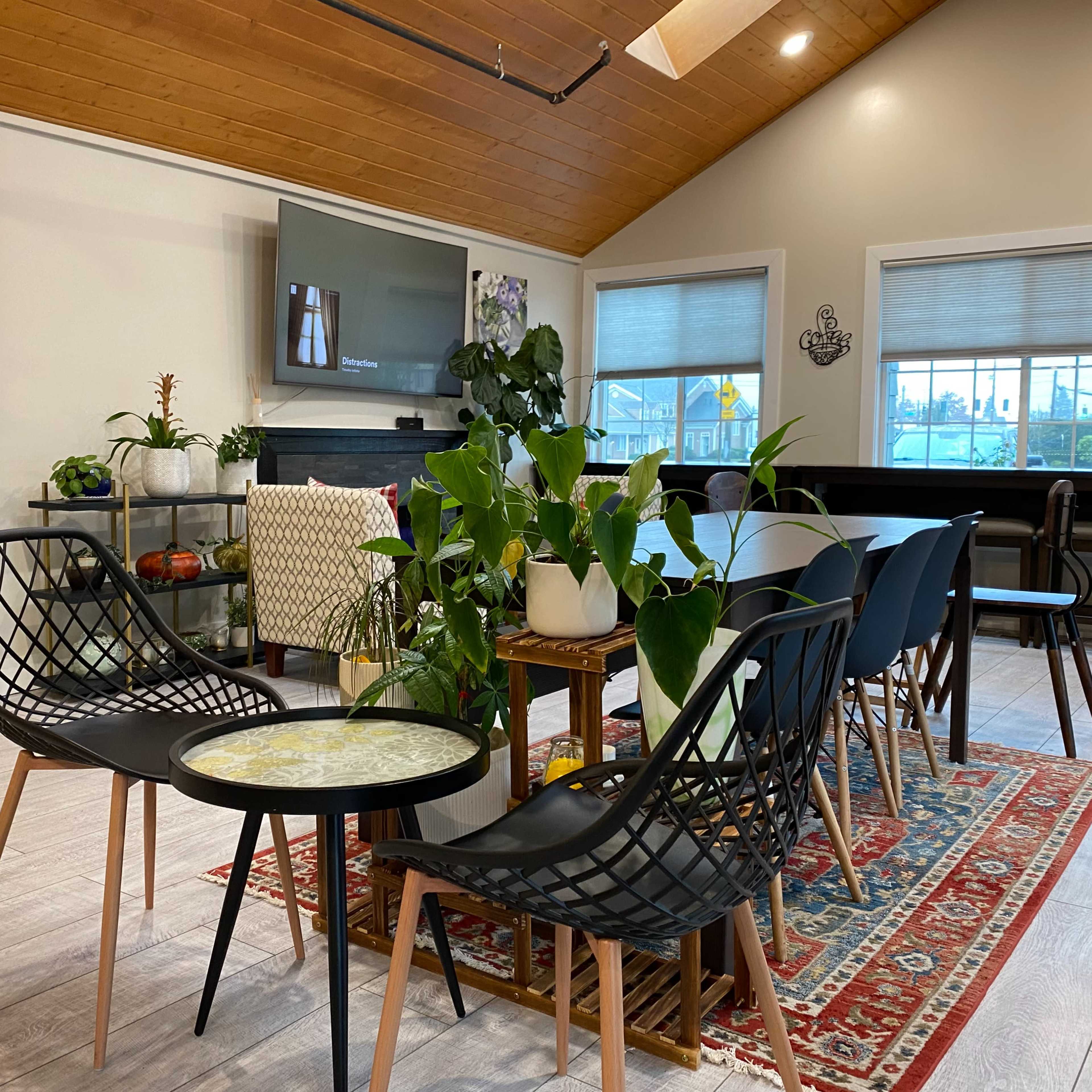 Modern Cafe Meeting Room Image in Lakewood, Lakewood, WA