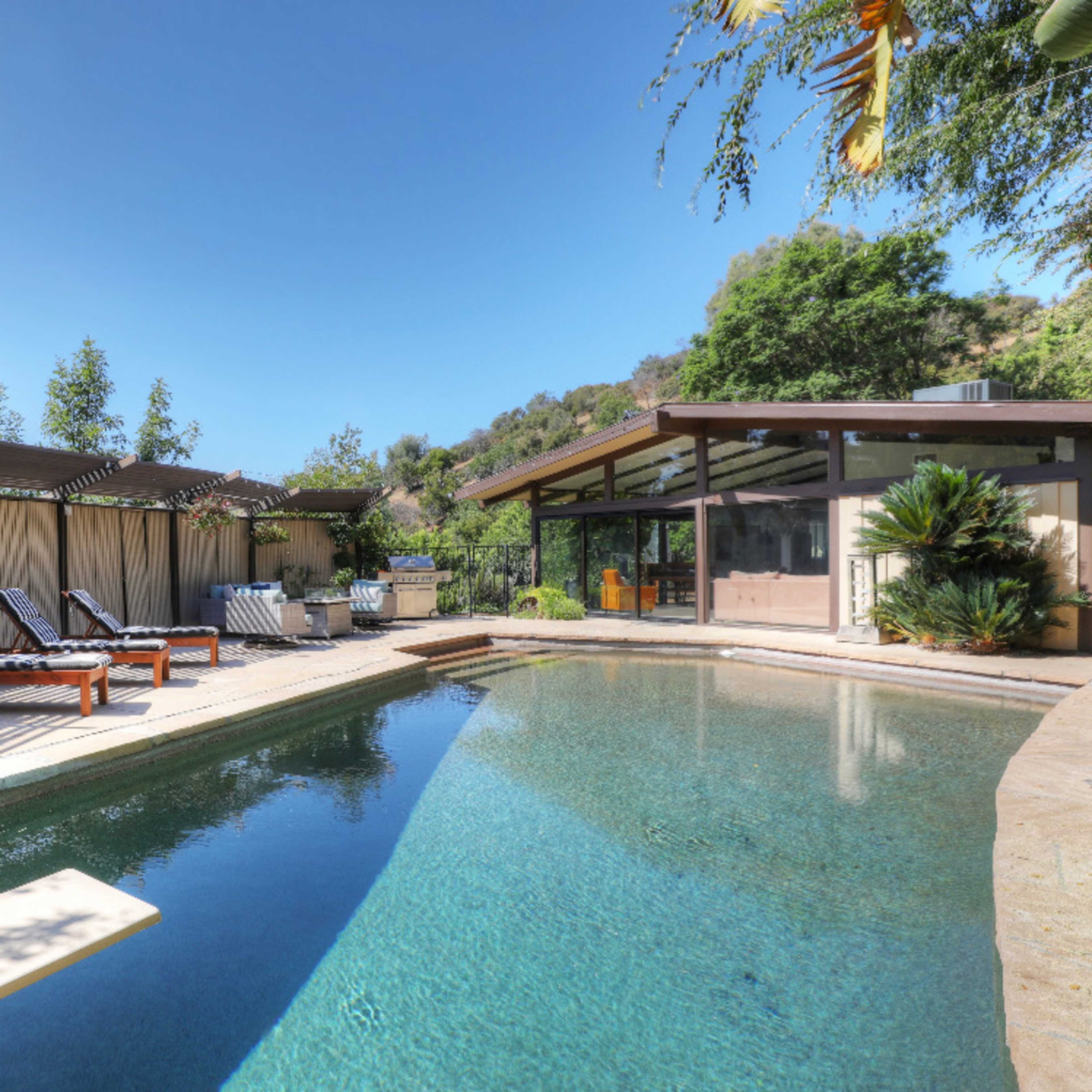 Mid-Century Modern House with Mountain Views Image in Studio City, Los Angeles, CA