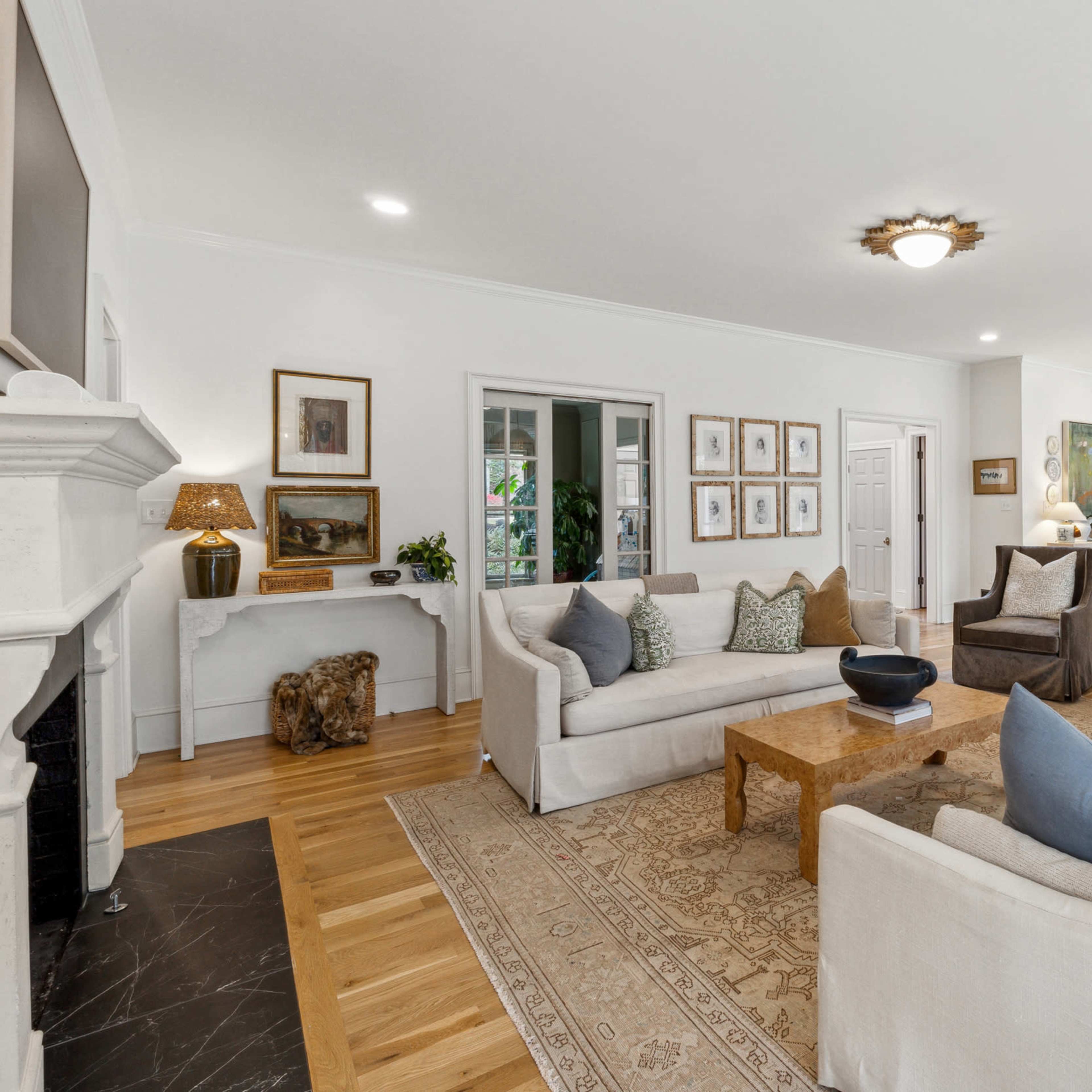 Roswell, Ga - Spacious Designer Home Image in Brookfield Country Club, Roswell, GA