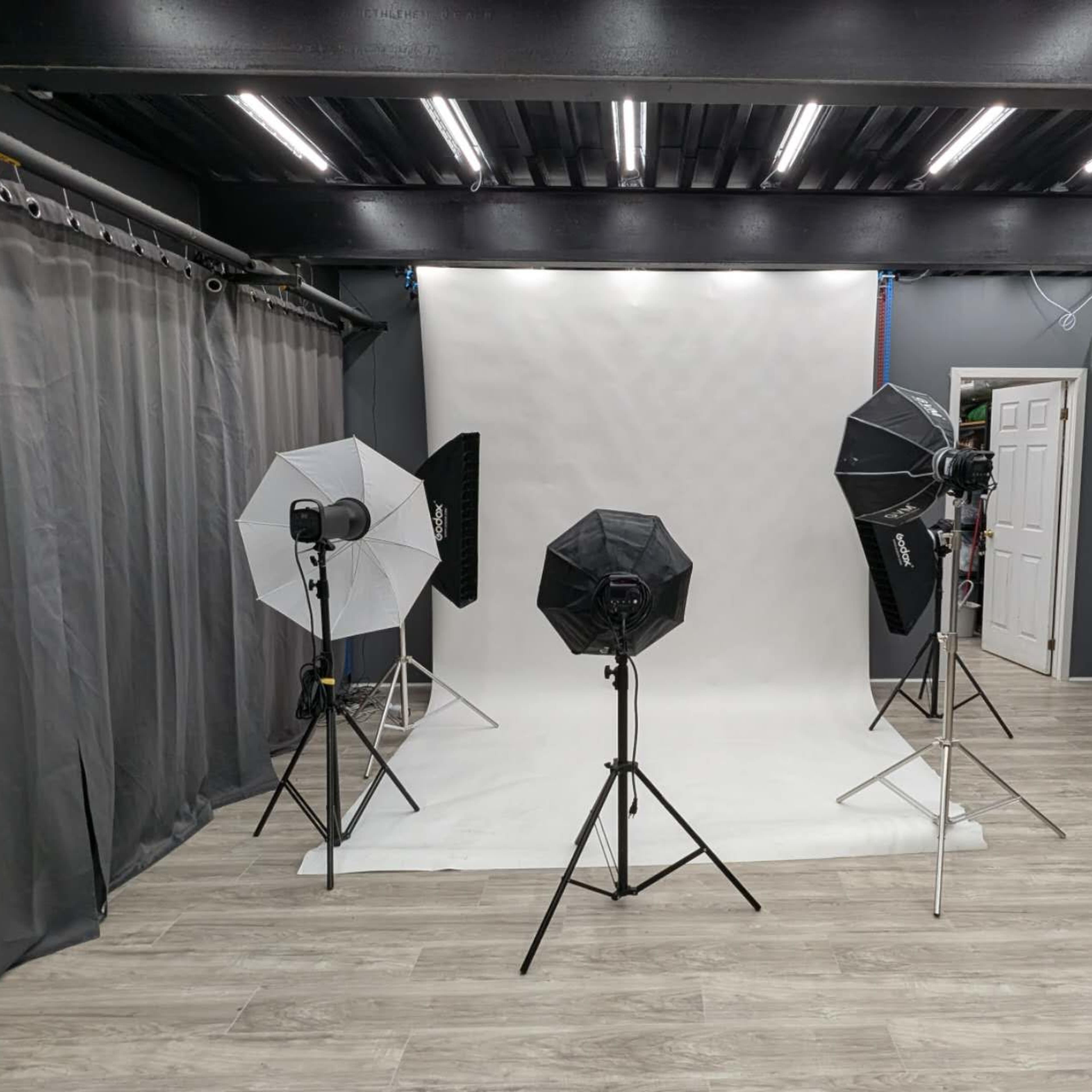 Queens largest photo studio with professional flash light Image in Murray Hill, Queens County, NY