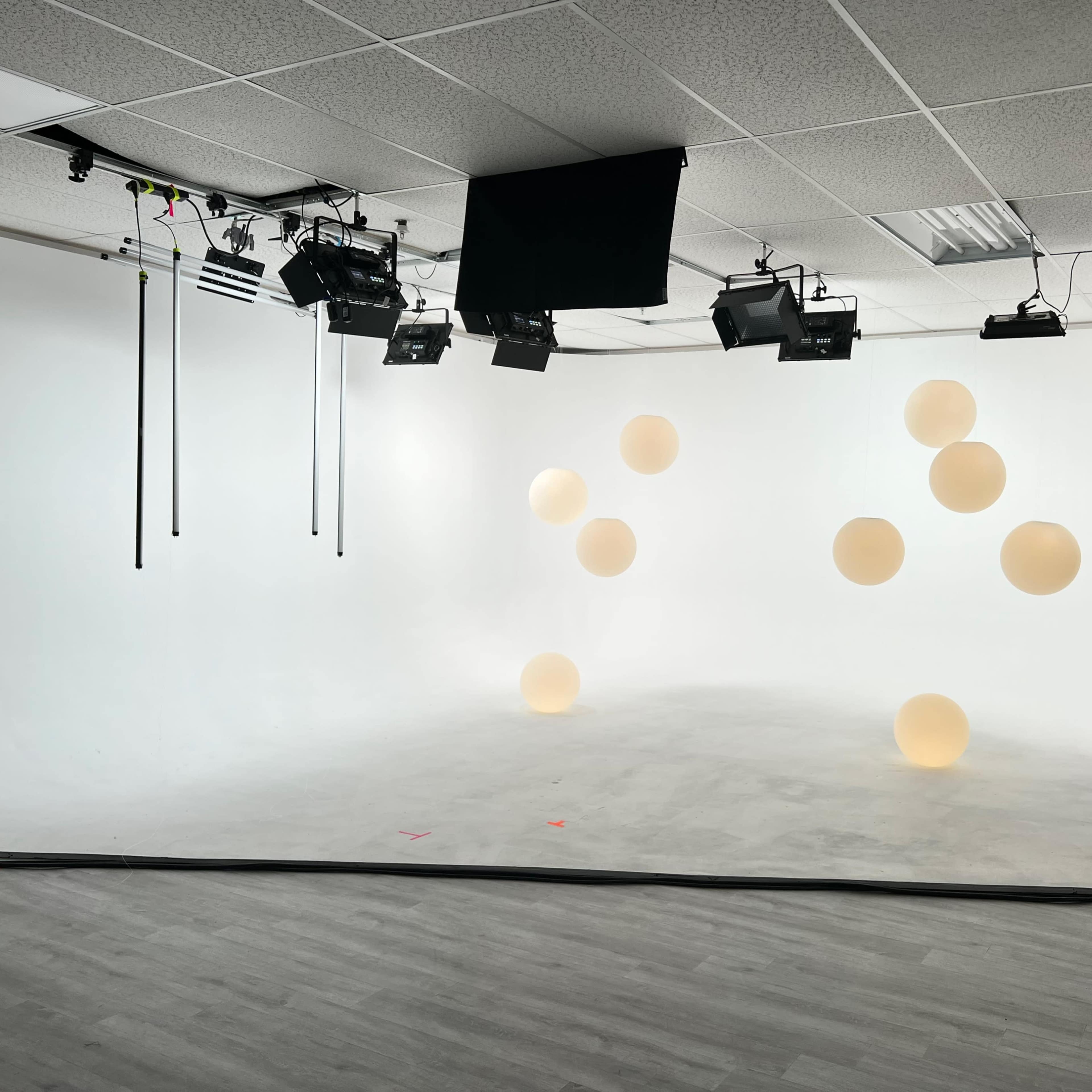 Clermont Cyc Wall & Teleprompter Video Studio With Full Lighting Package Image in Clermont, Clermont, FL