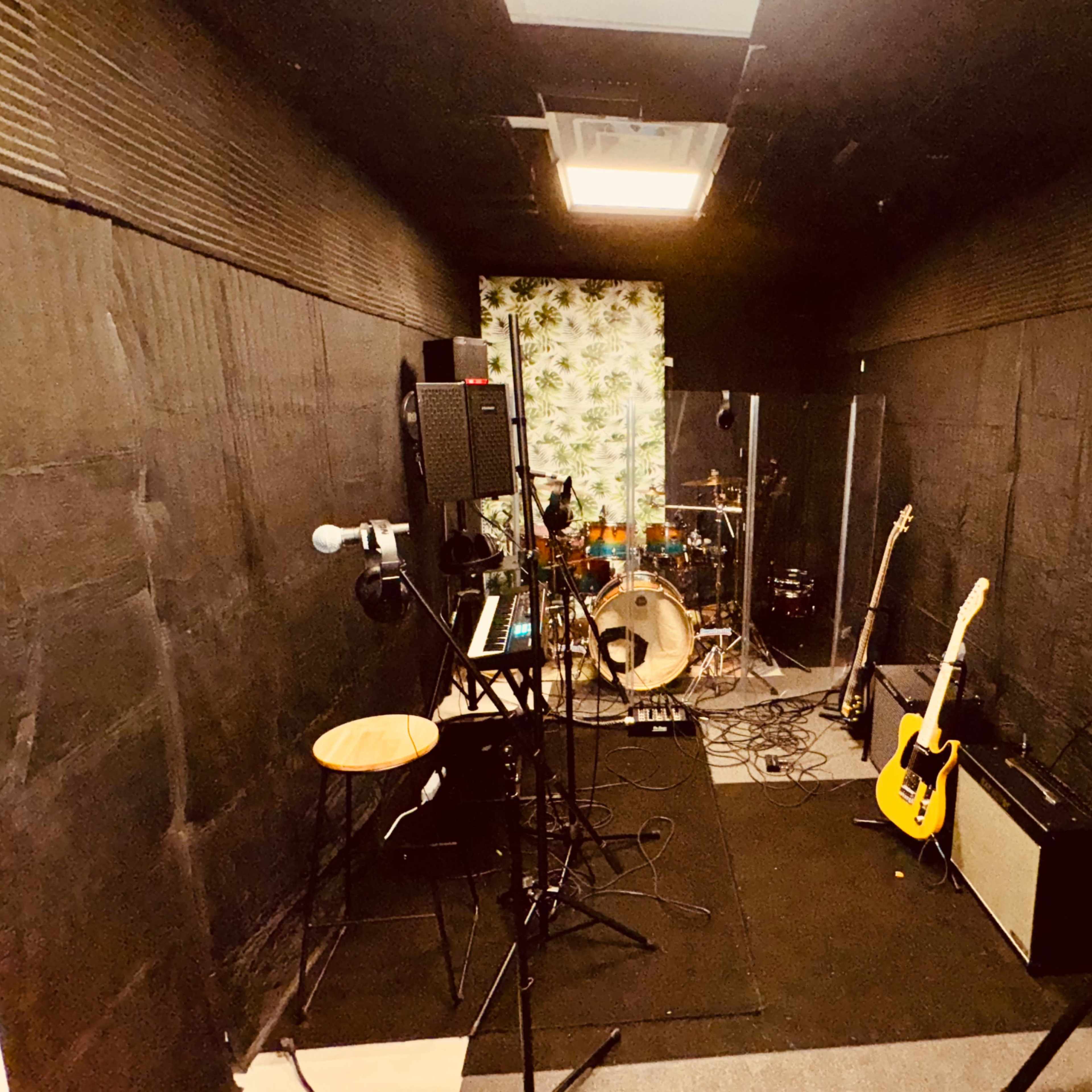 Spacious Music Studio Near O’Hare Airport – Perfect for Live Recording and band Rehearsals" Image in Leyden Township, Schiller Park, IL