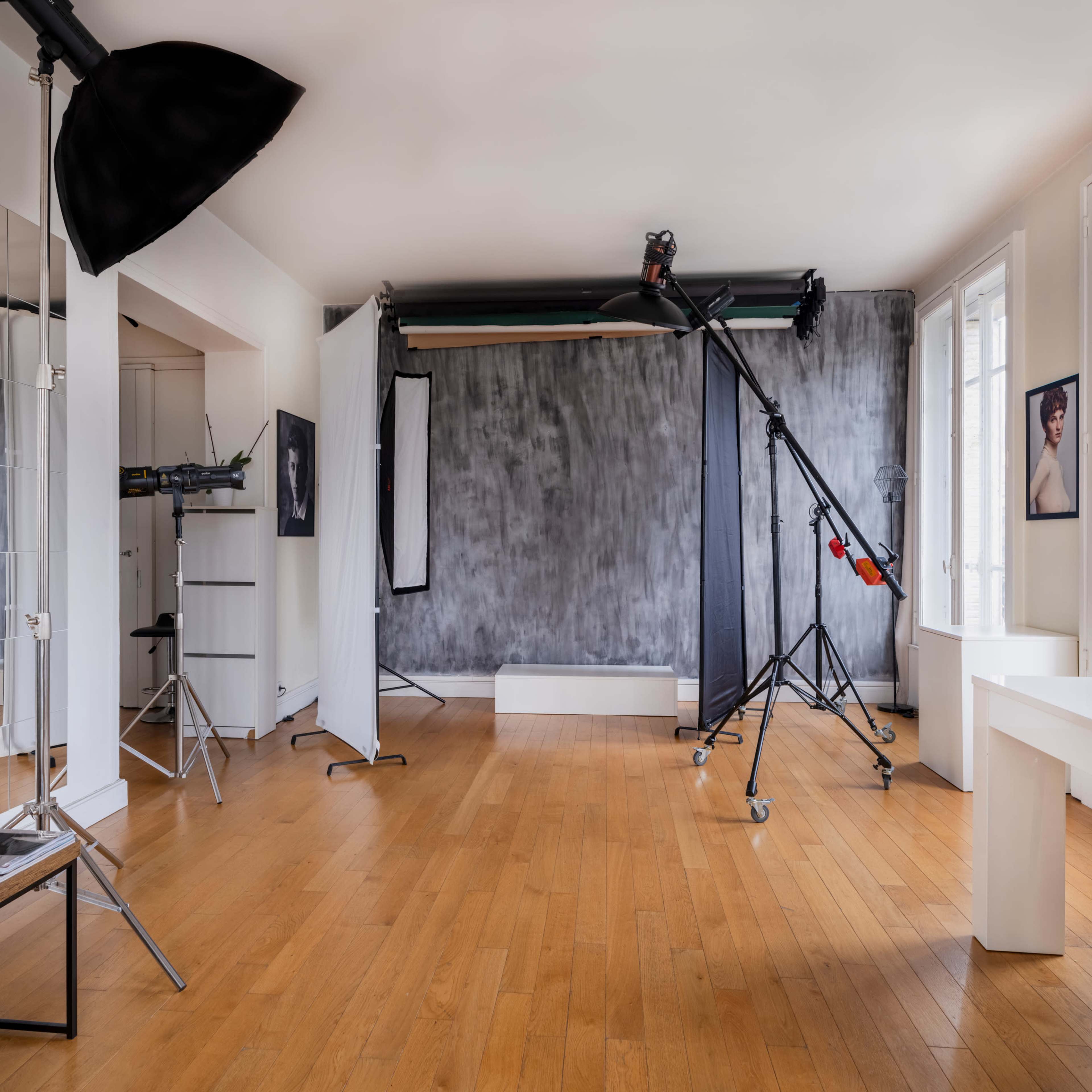 Studio photo lumineux à louer dans un appartement à Neuilly-sur-Seine Image dans NAP, Neuilly-sur-Seine, Île-de-France