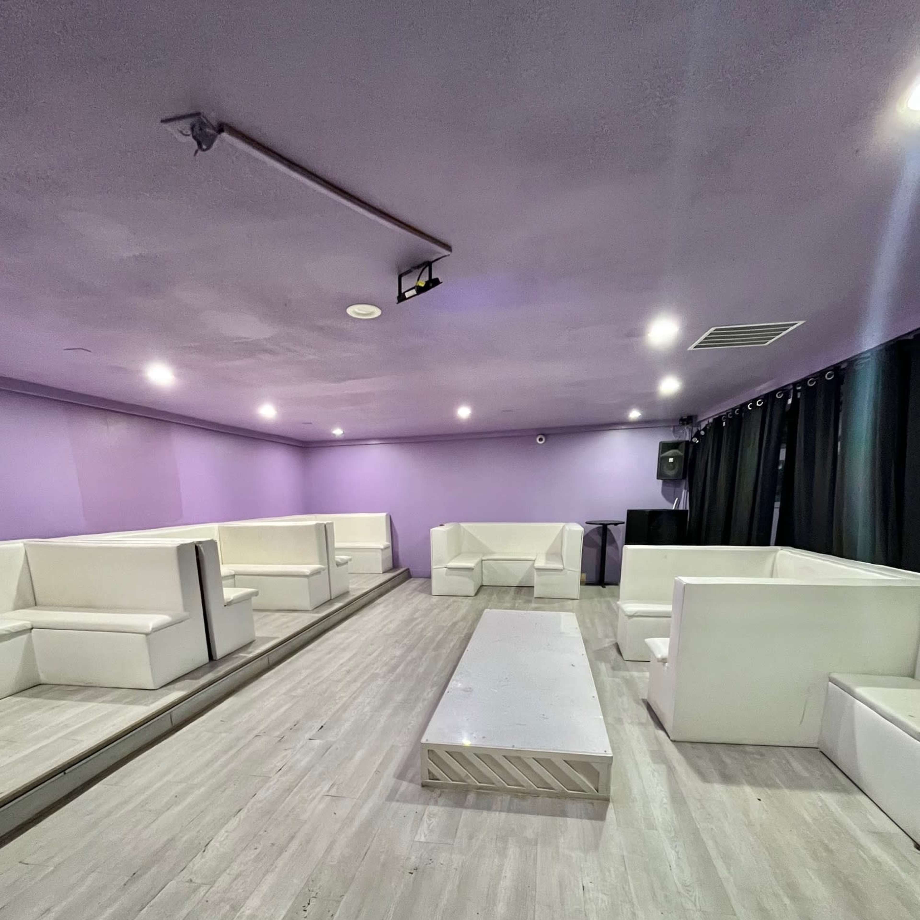 Upscale Event Venue Image in Westbury, Houston, TX