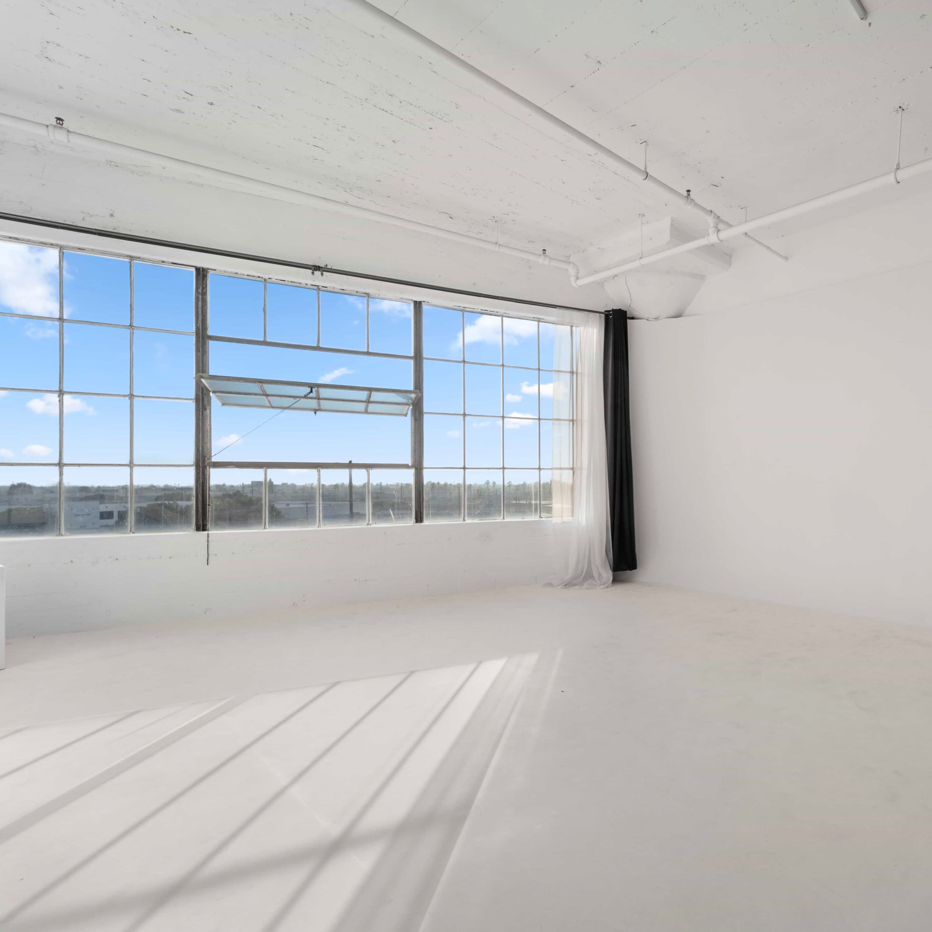 Downtown Natural Light Creative Studio w/ Cyc Wall & More.. lighting included Image in Central LA, Los Angeles, CA