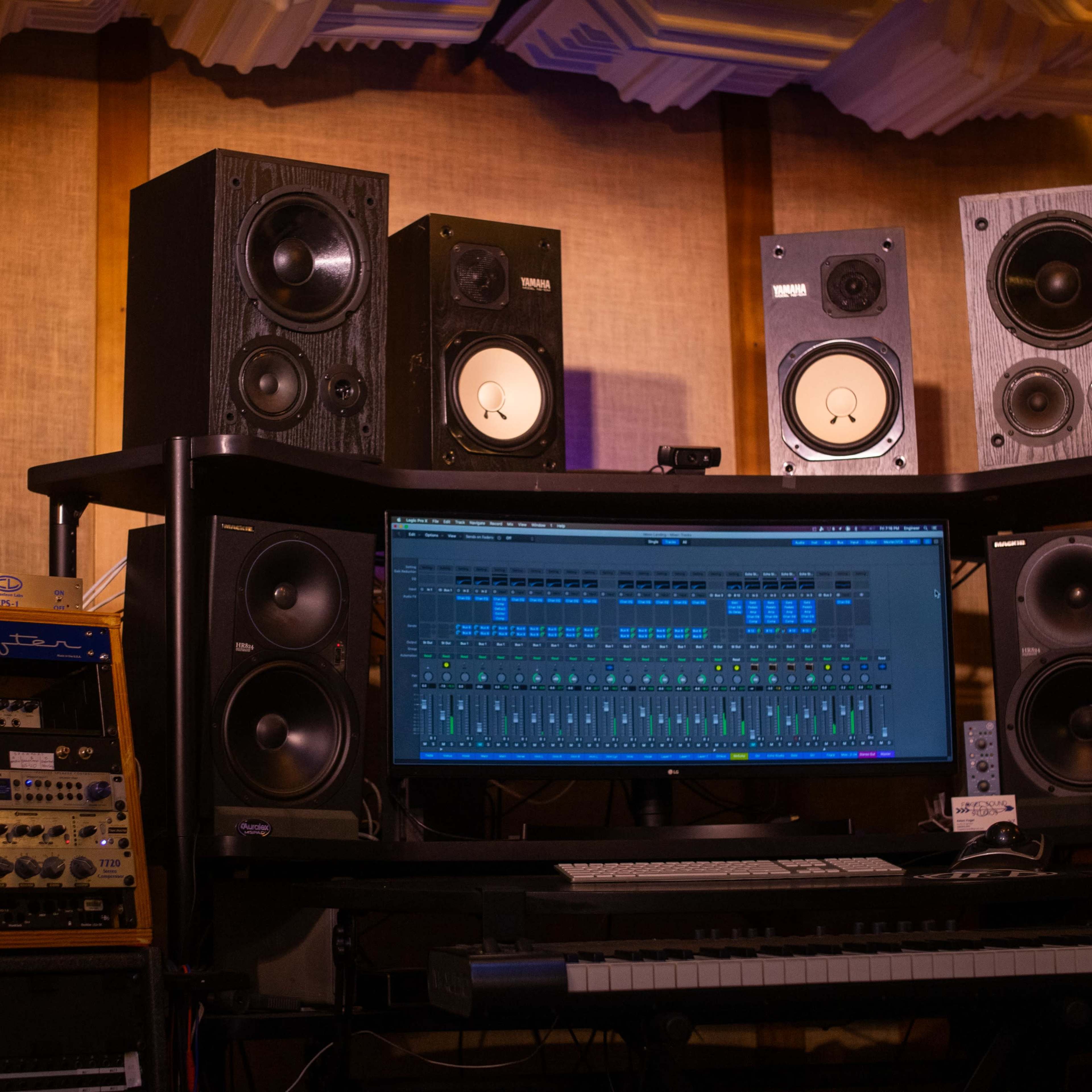 Cozy podcast room/ production space for audio/video editing Image in Potrero Hill, San Francisco, CA