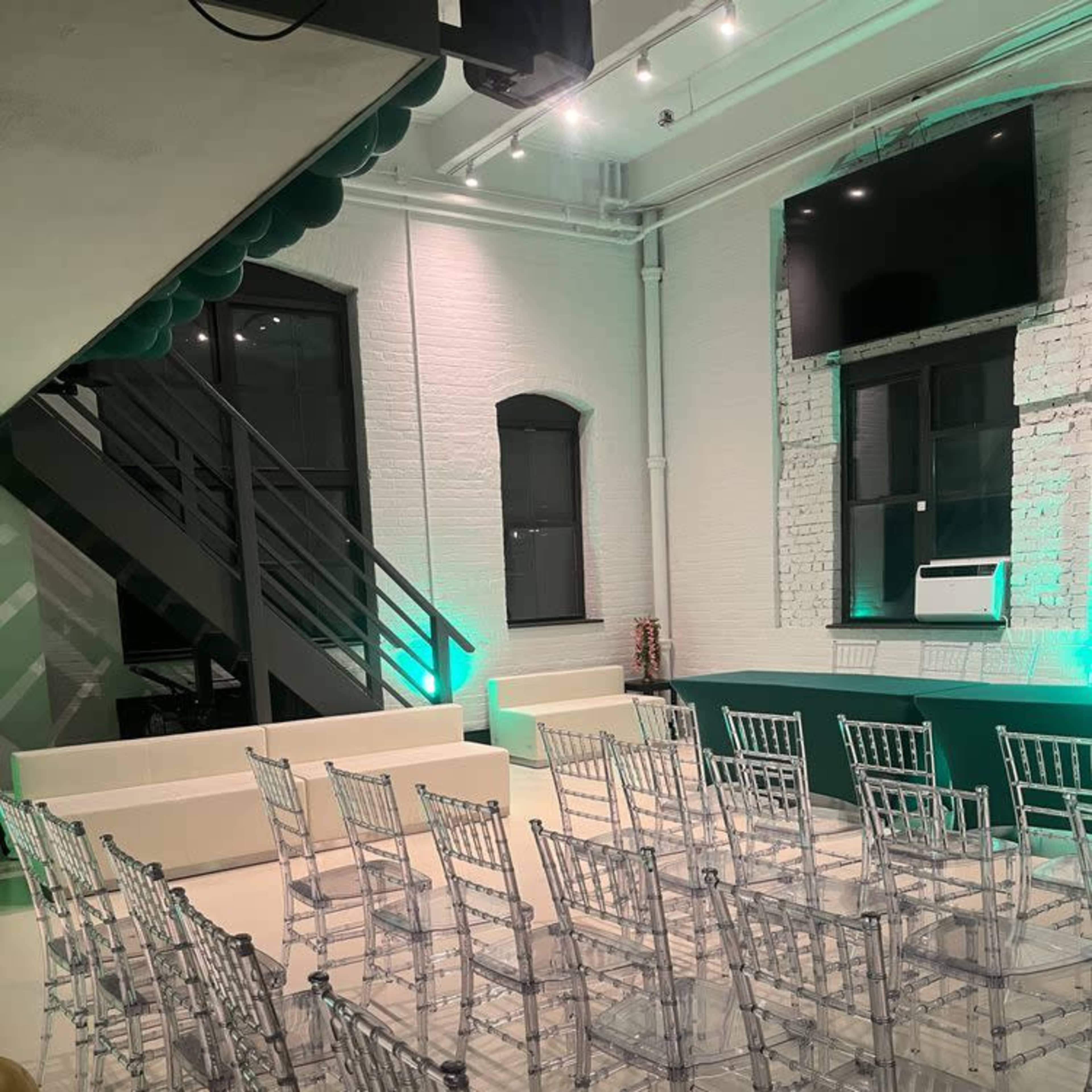 Chic Loft with Open Floor Plan & Mezzanine - Perfect for Events, Photoshoots & Pop-Ups! Image in Jamaica, Queens County, NY