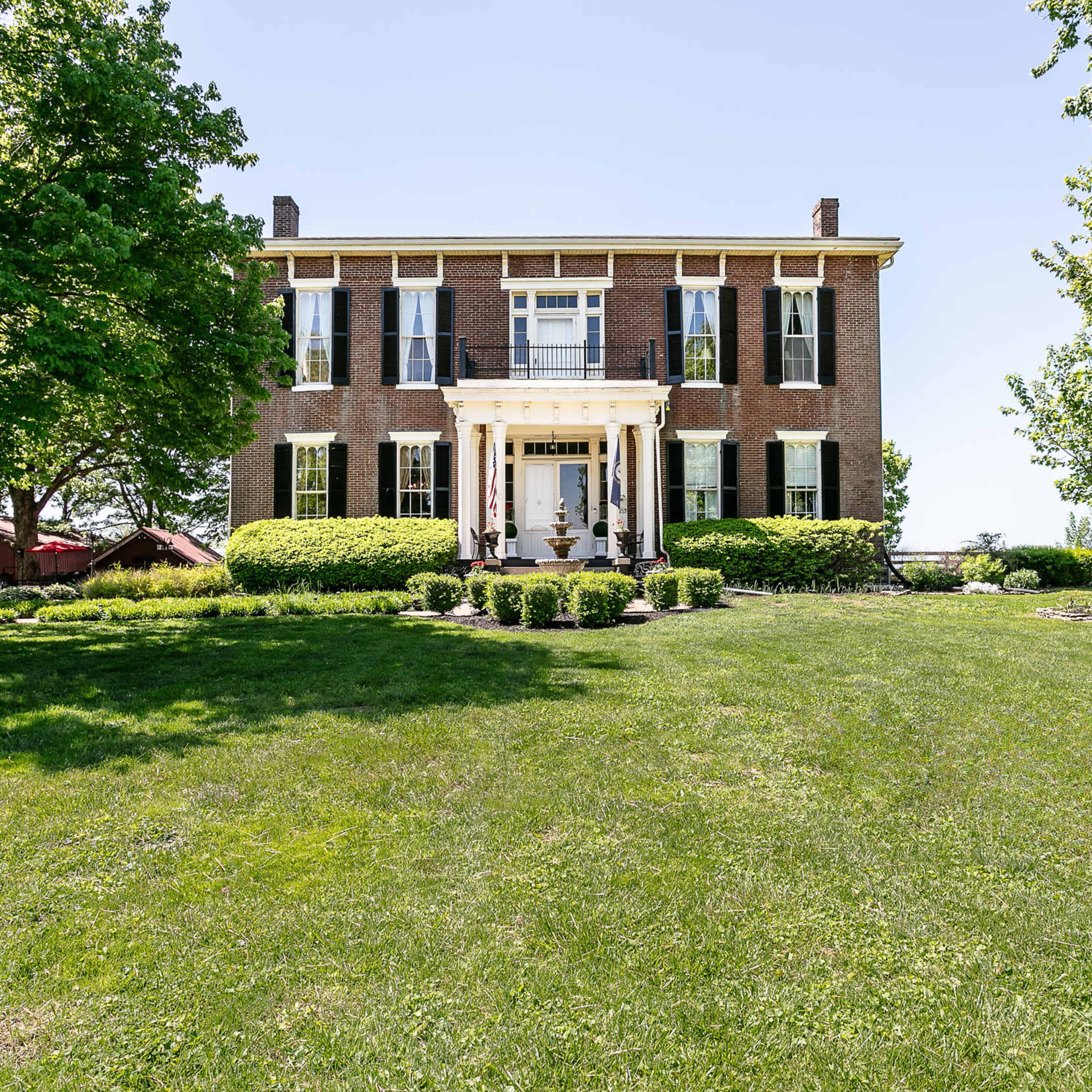 Peaceful Country Historical Manor Image in , Springfield, KY