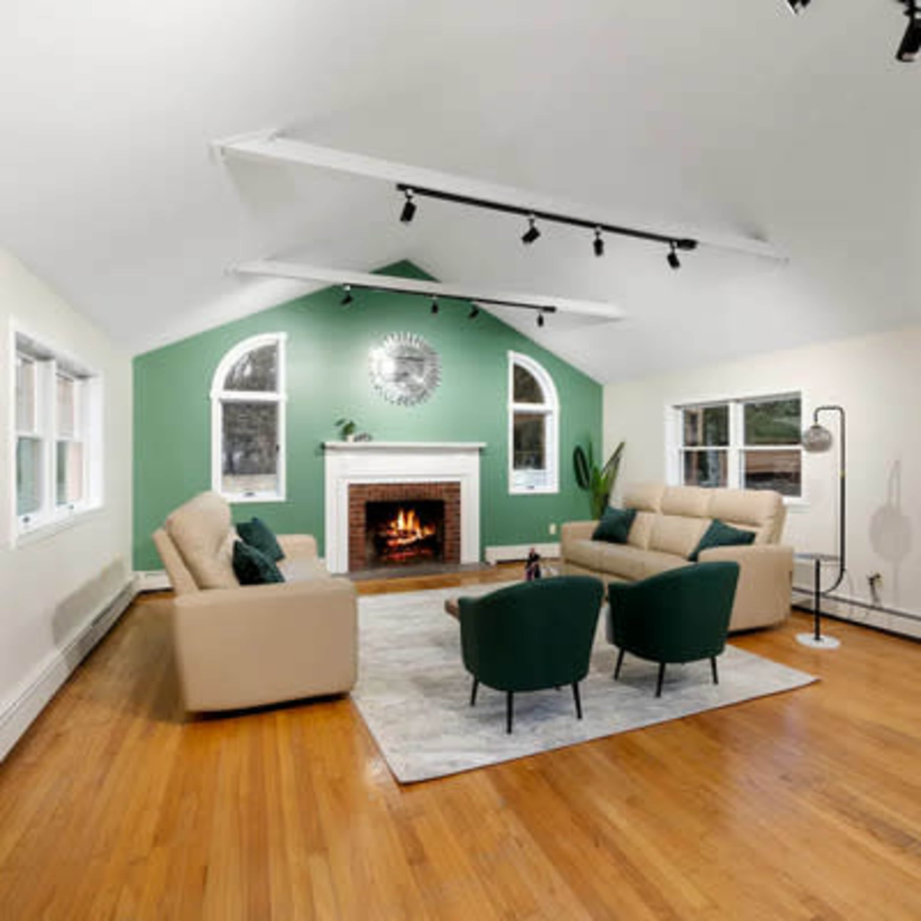 Big Yard, Pool, Fire Pit & Billiards! Image in Ramapo, Suffern, NY
