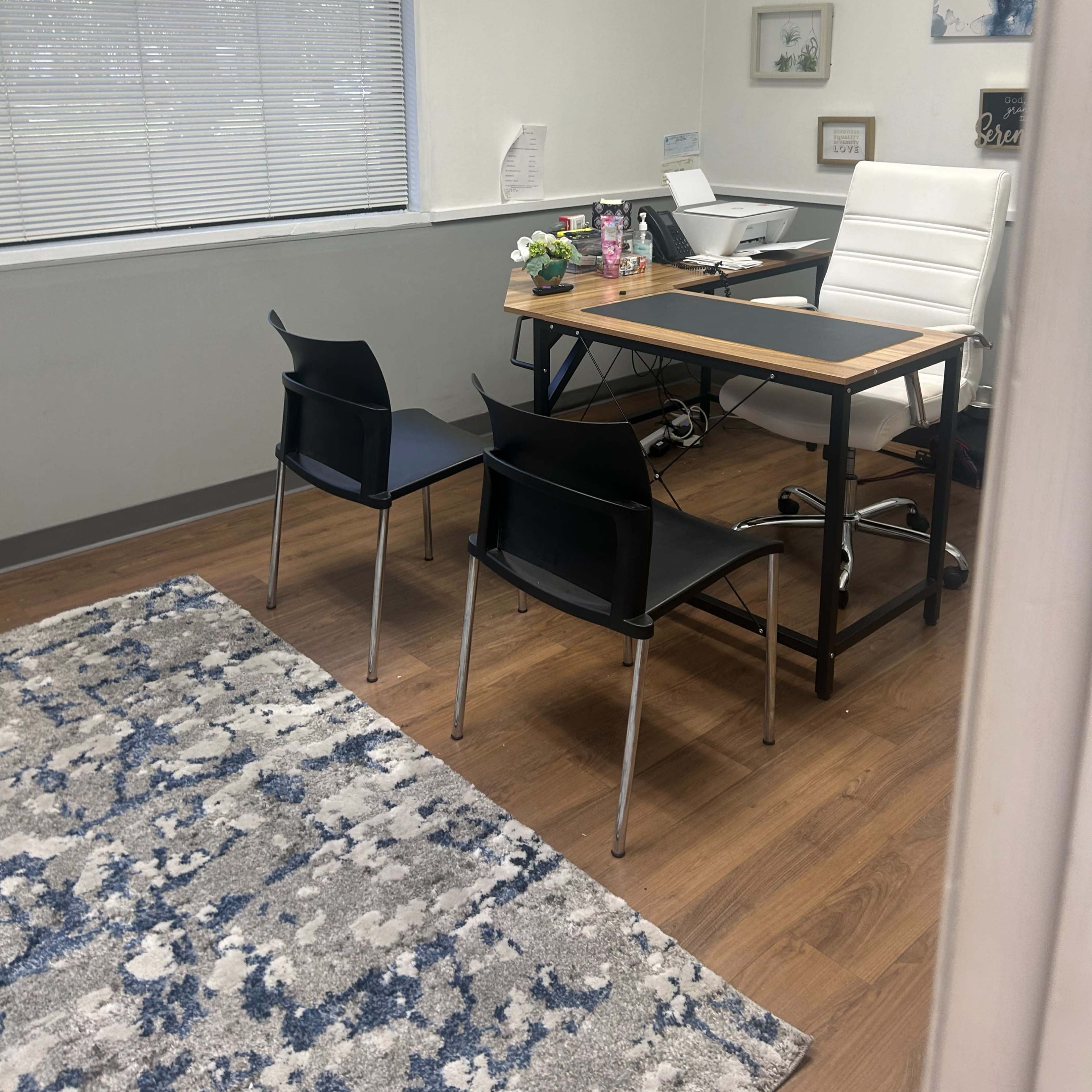 Private Office with Parking – Perfect for Entrepreneurs Image in Del Rio, Tampa, FL