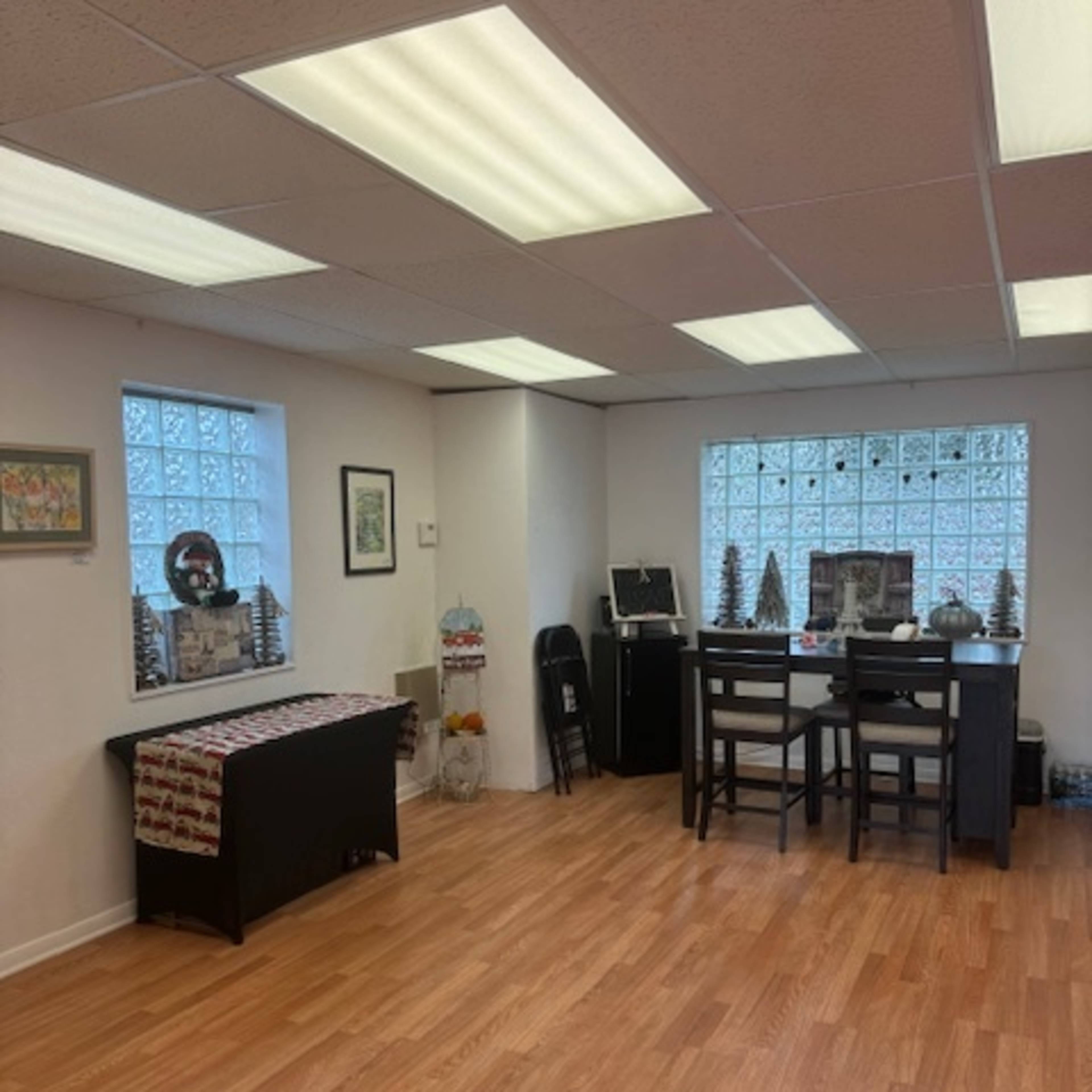 Charming space in Old Orland with lots of sunlight and great empty space! Image in Orland Township, Orland Park, IL