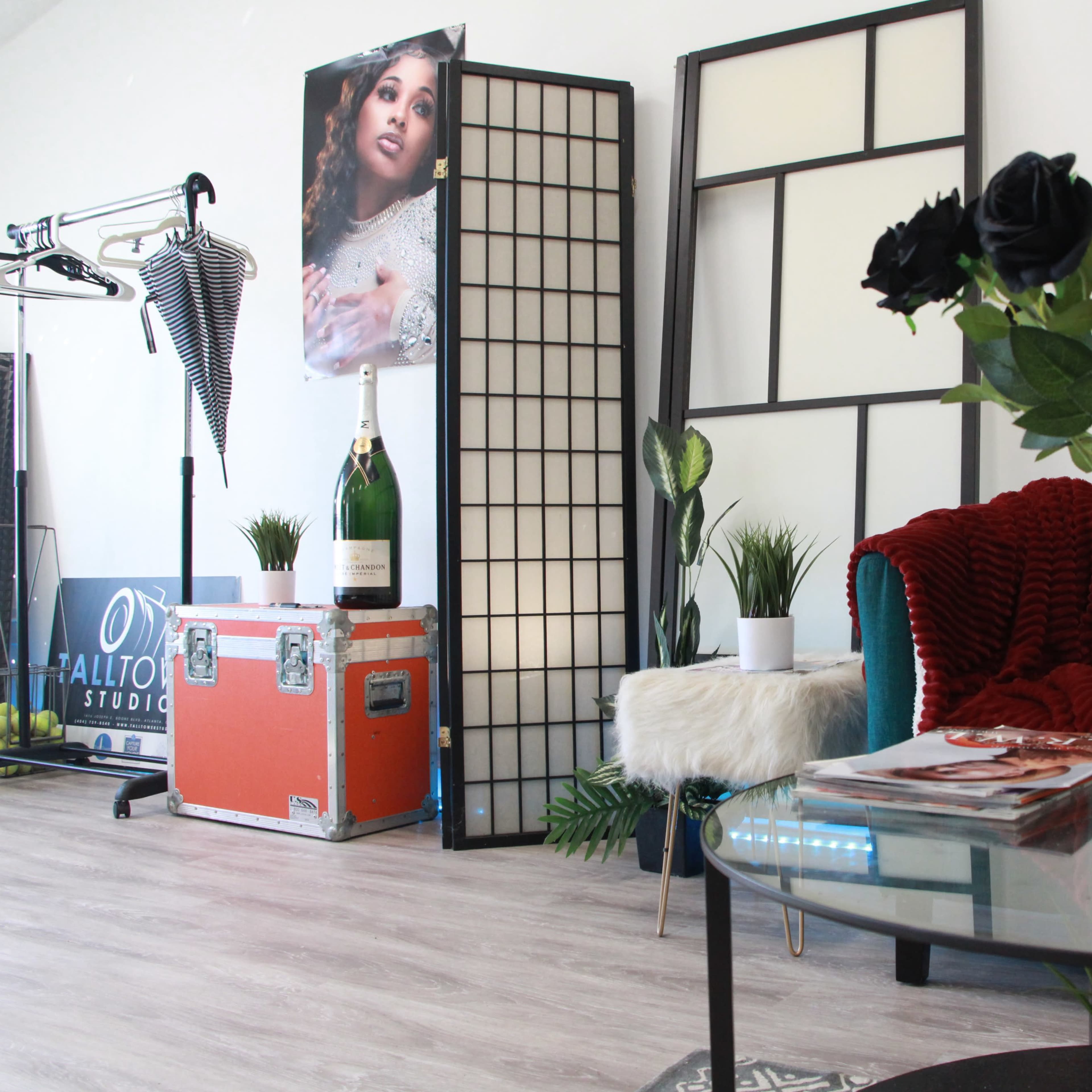 Artistic Cumberland Studio Image in Atlanta University Center, Marietta, GA