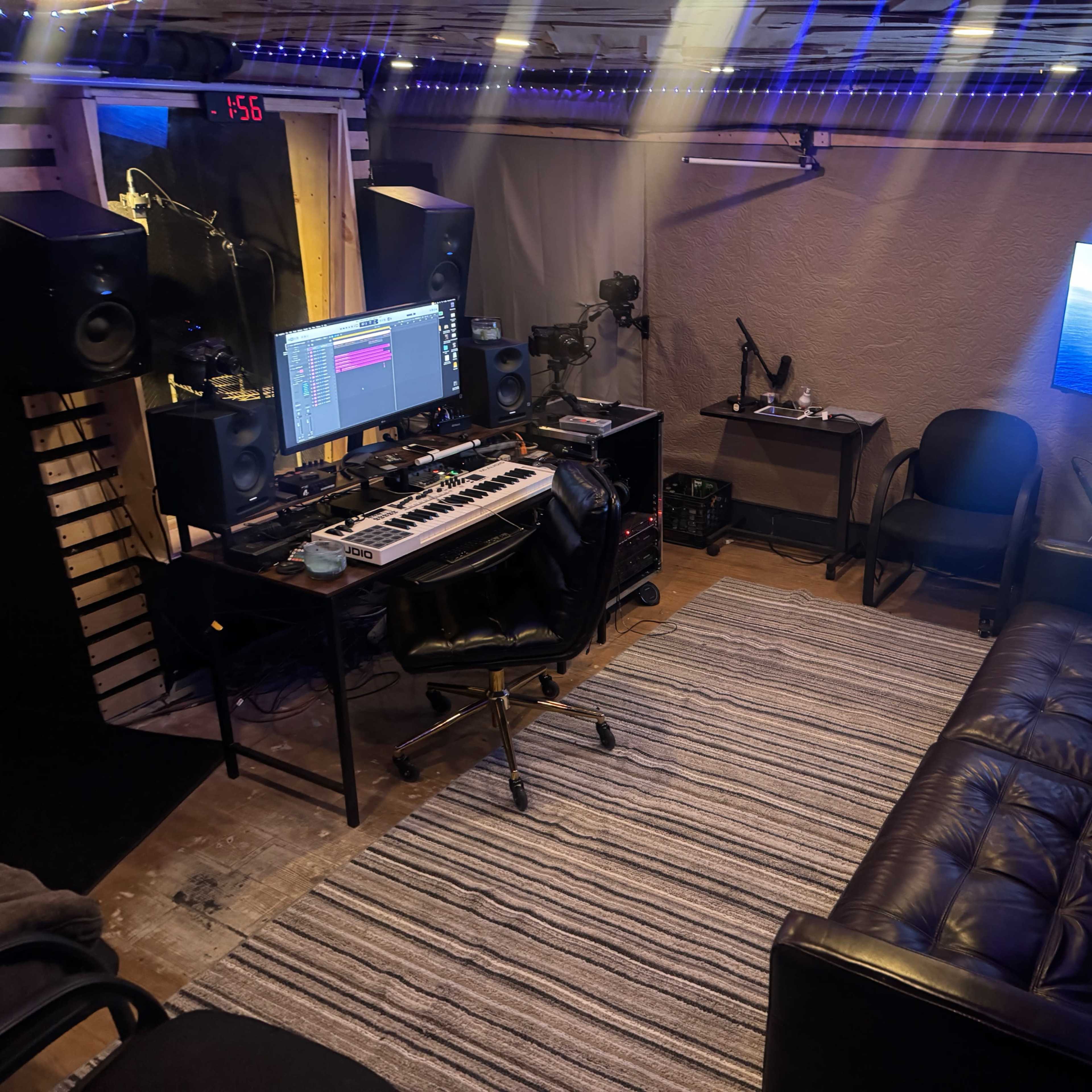 Comfortable multi camera podcast/recording space Image in St. Albans, Queens County, NY