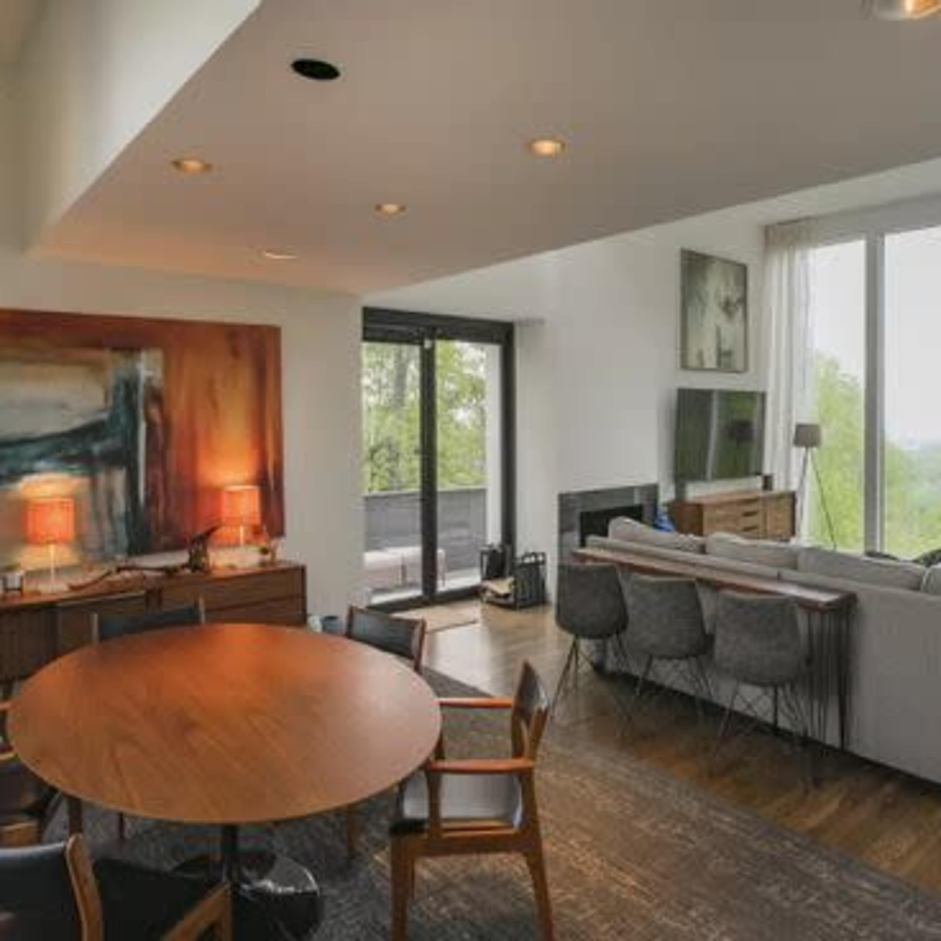 Nashville MidCentury Modern Treehouse Image in Otter Creek, Forest Hills, TN
