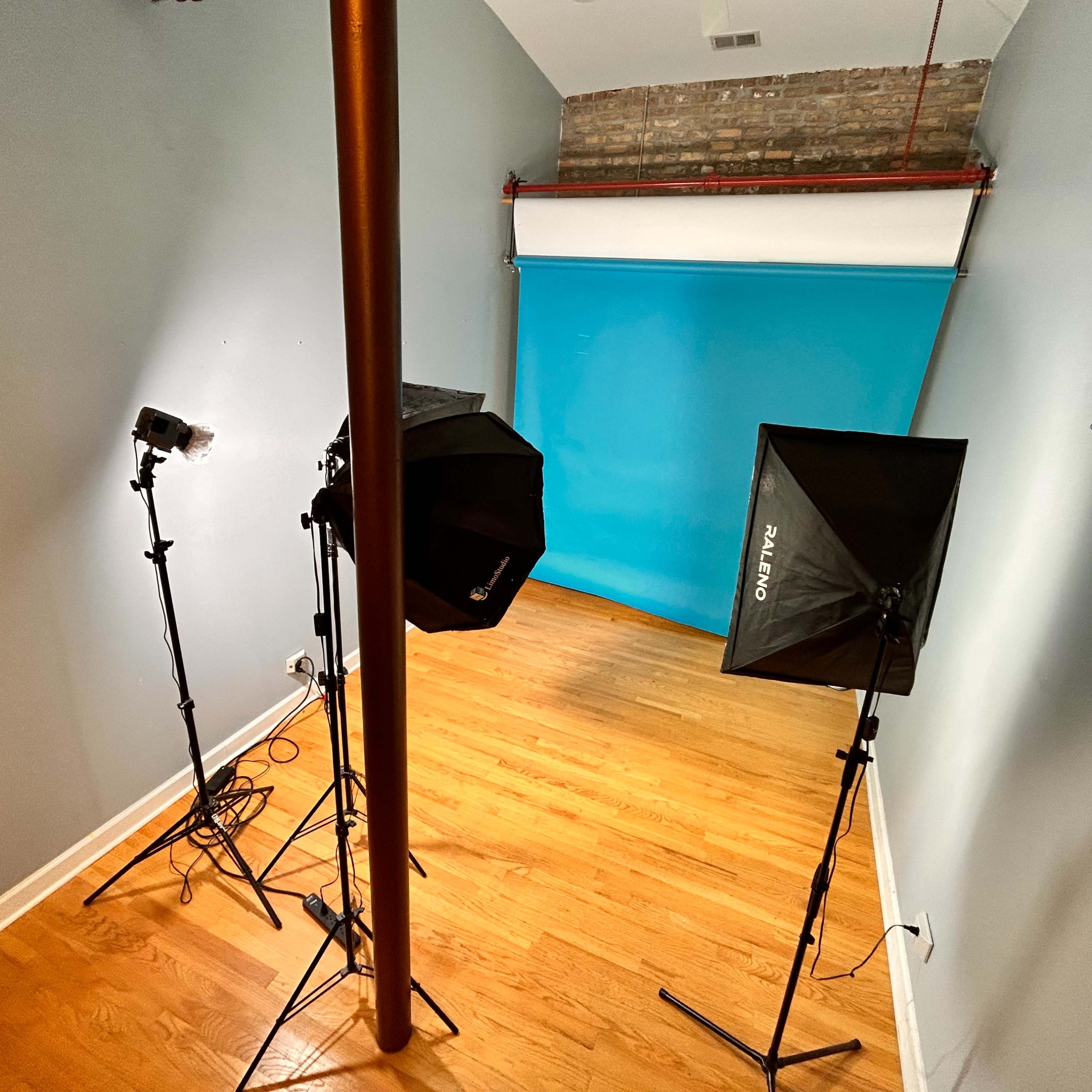 Wicker Park Area Simple Photo Studio Image in Bucktown, Chicago, IL