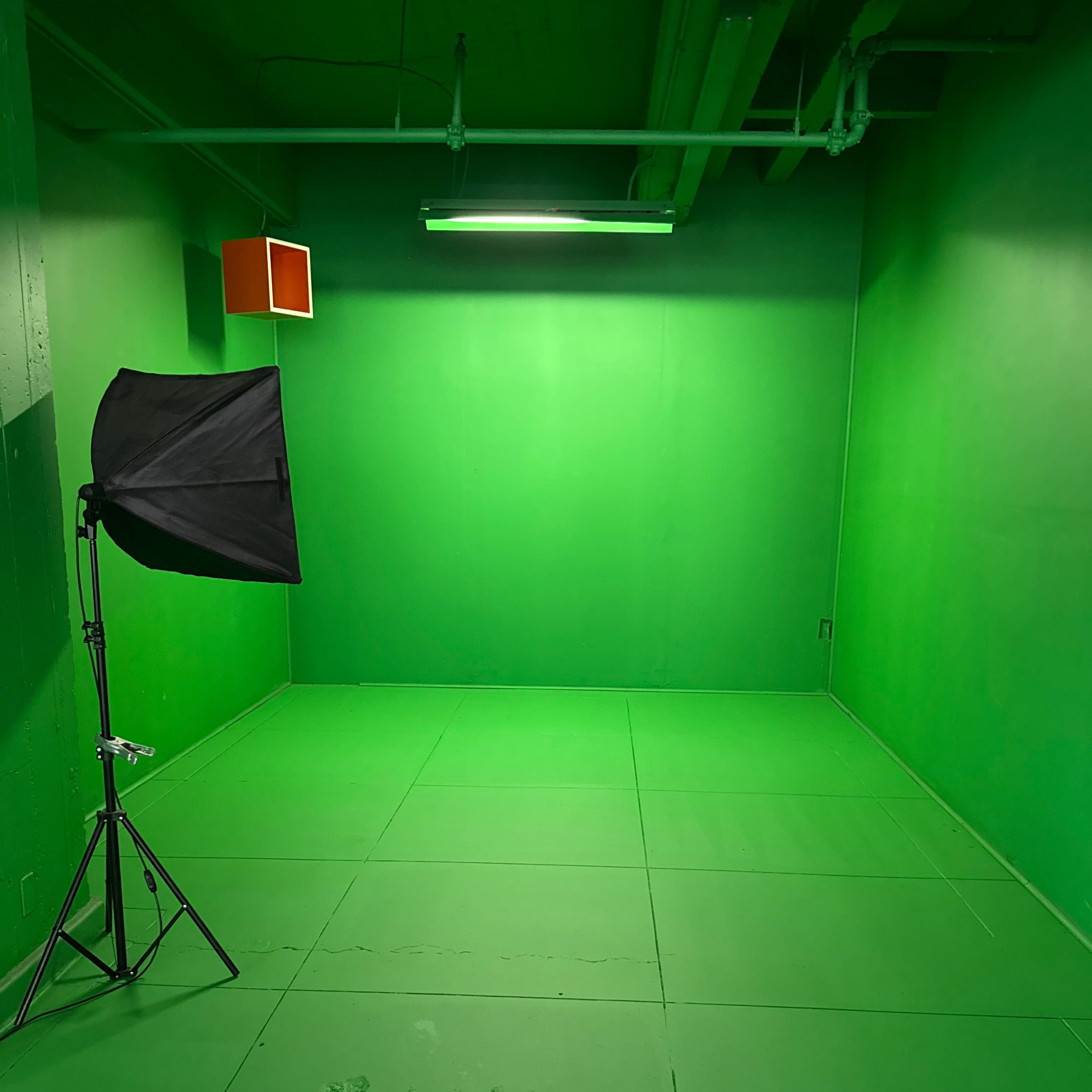 Green Screen Enviornment (free hr included with booking) Image in South Los Angeles, Los Angeles, CA