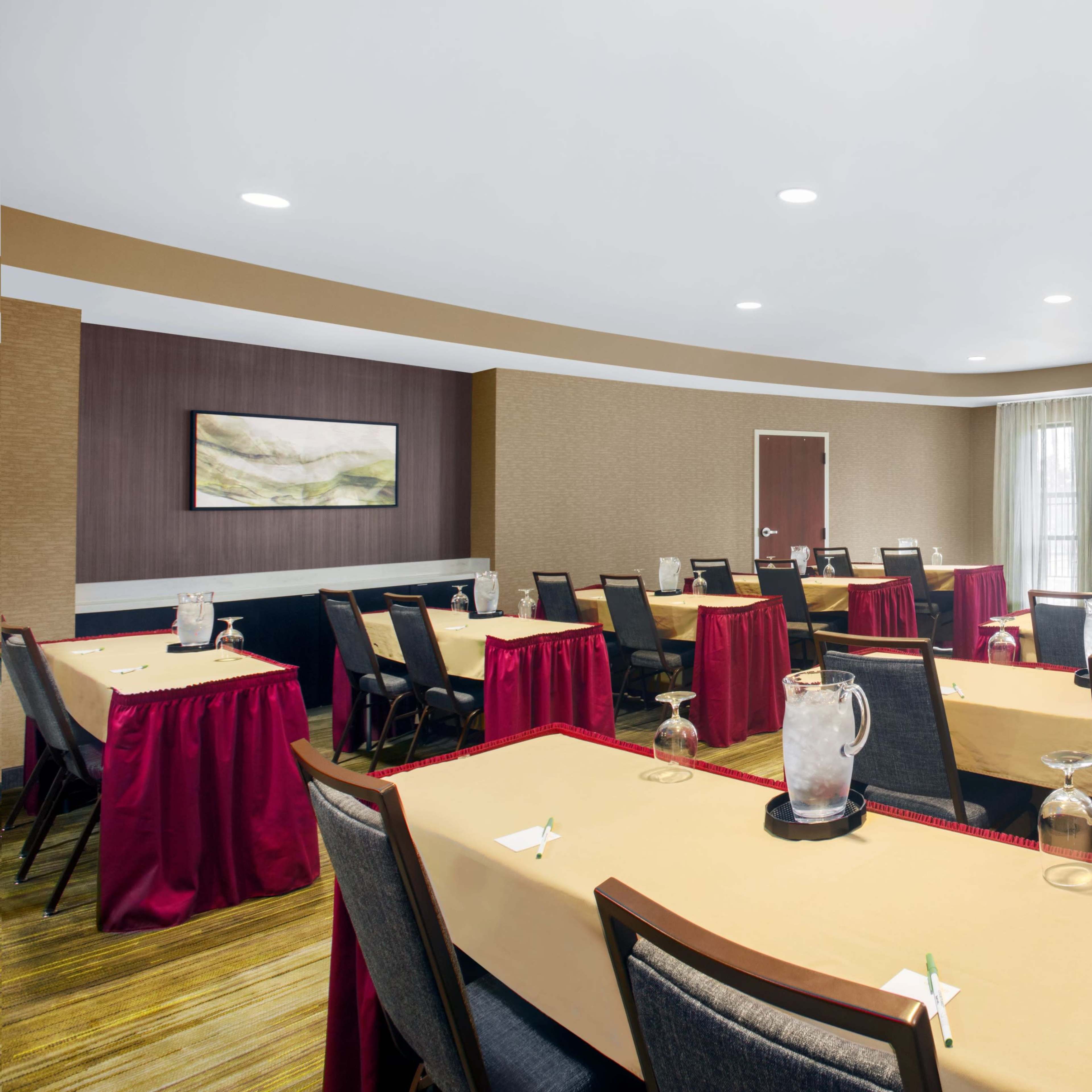 Bright & Modern Meeting Space Near Jacksonville’s Beltway Image in Regency, Jacksonville, FL