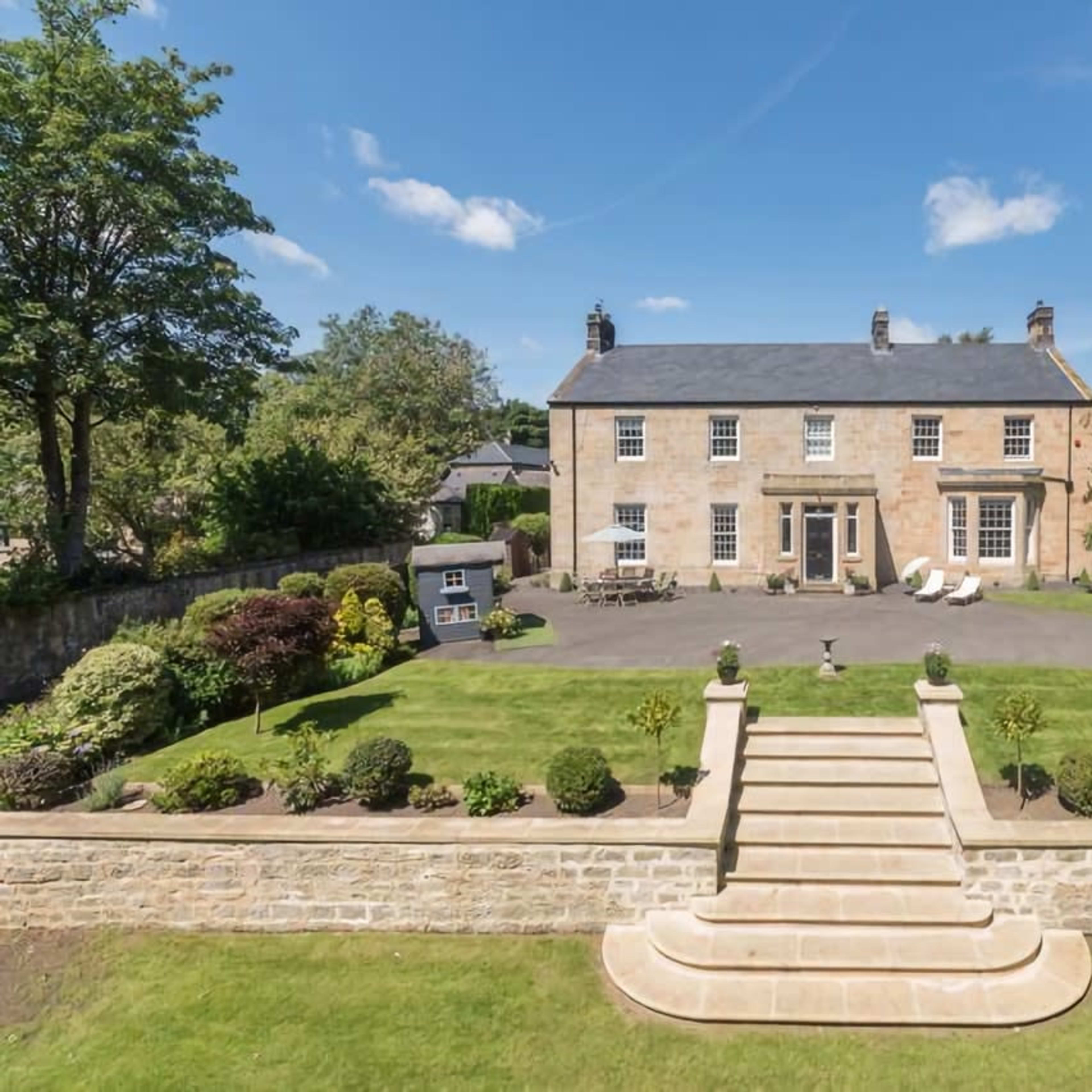 Georgian Manor House with Private Estate and Woodland Image in Throckley, Newcastle upon Tyne, England