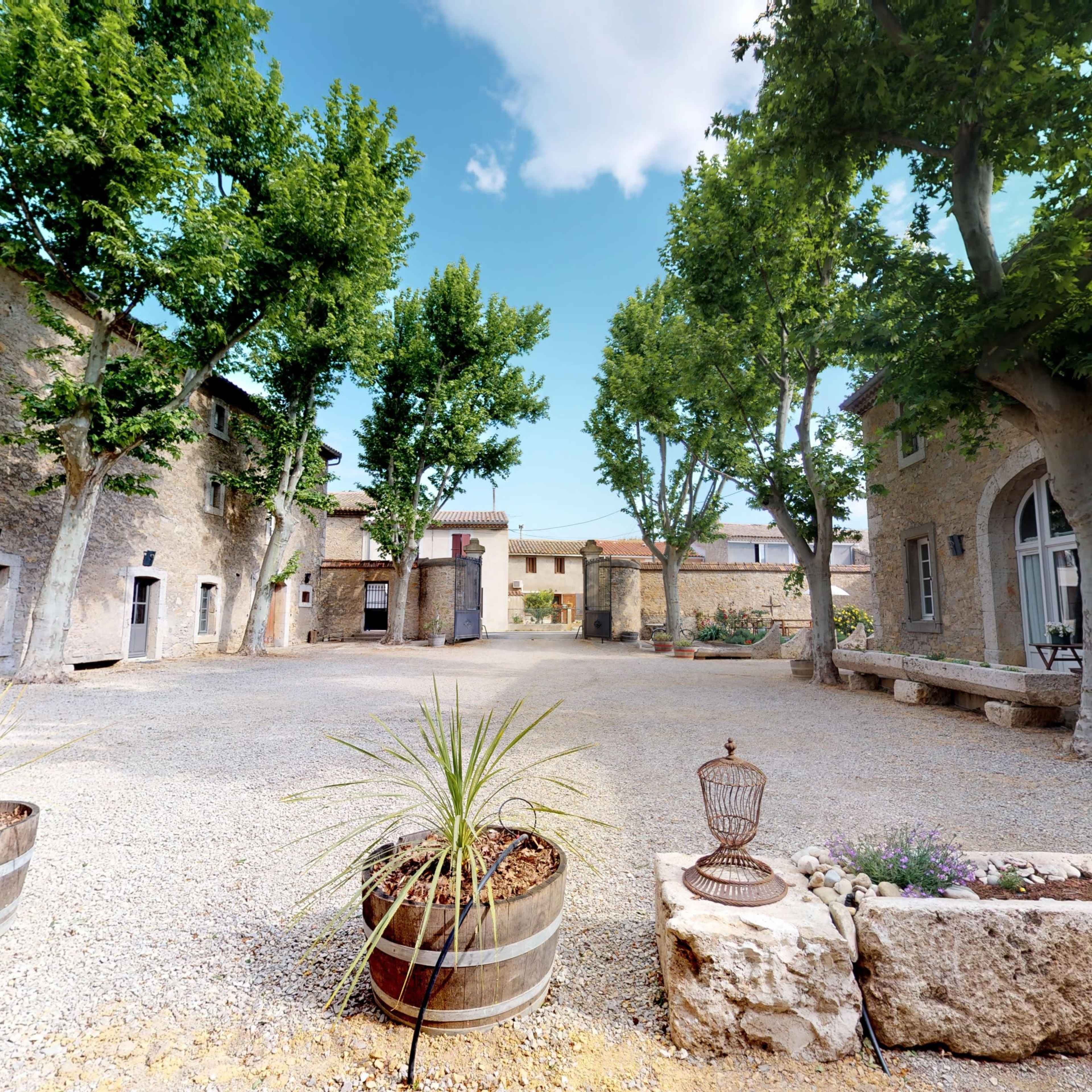 Ancien domaine viticole réhabilité en 5 appartements 4 & 5 étoiles Image dans Fabrezan, Fabrezan, Occitanie