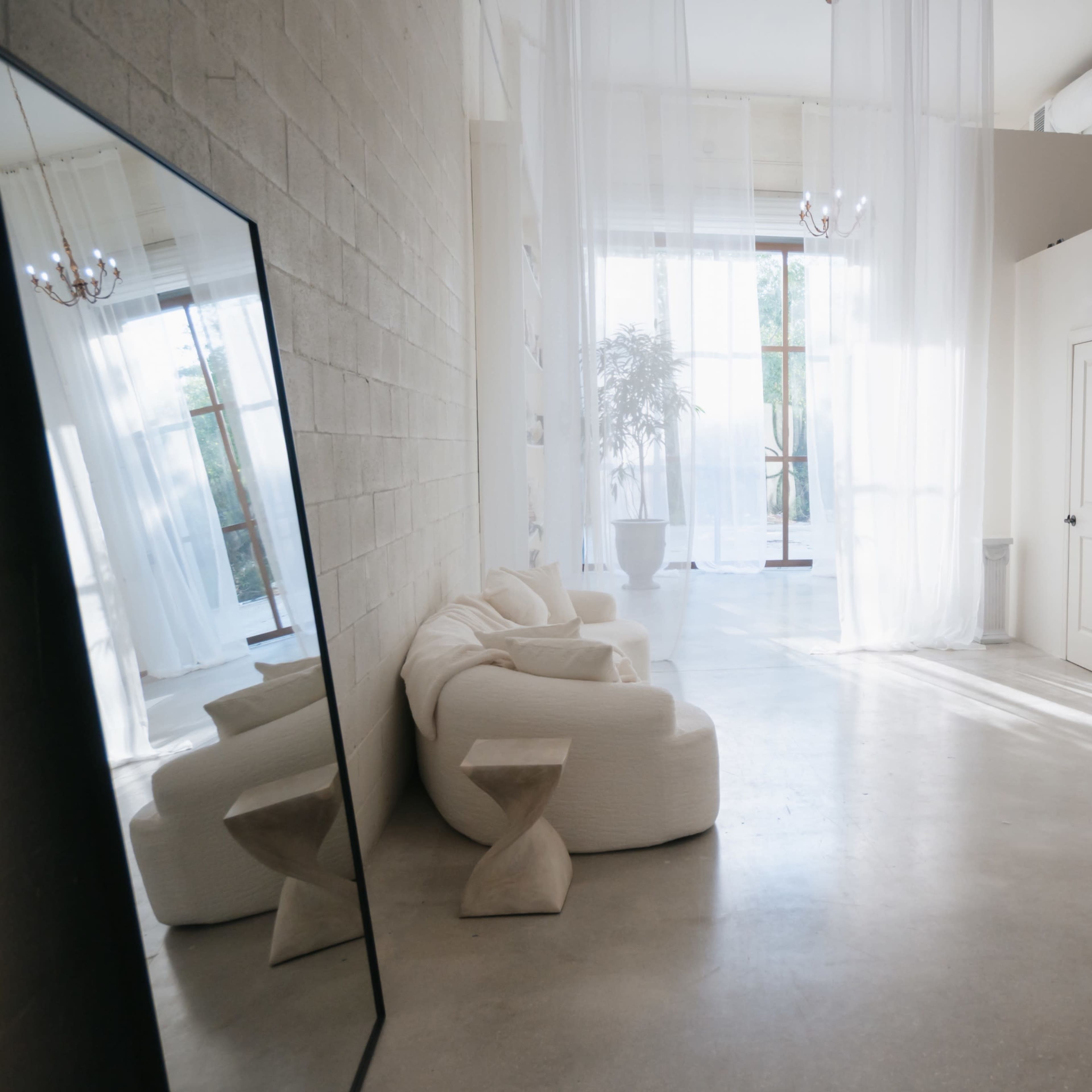 Timeless, Light-Filled Studio Perfect for Creatives & Photographers Image in Fort Pierce, Fort Pierce, FL