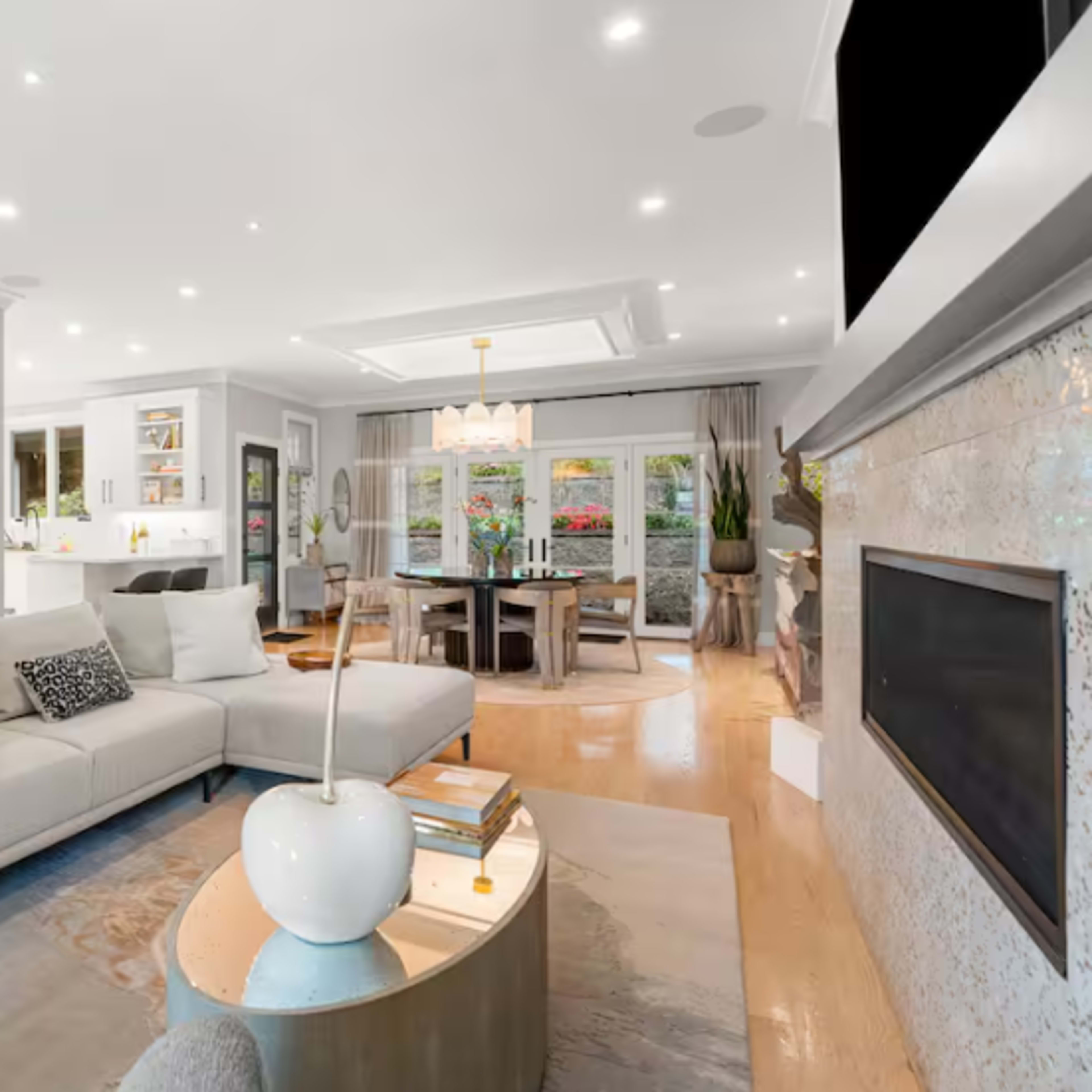 Simply Elegant Townhome Image in West Newton, Newton, MA