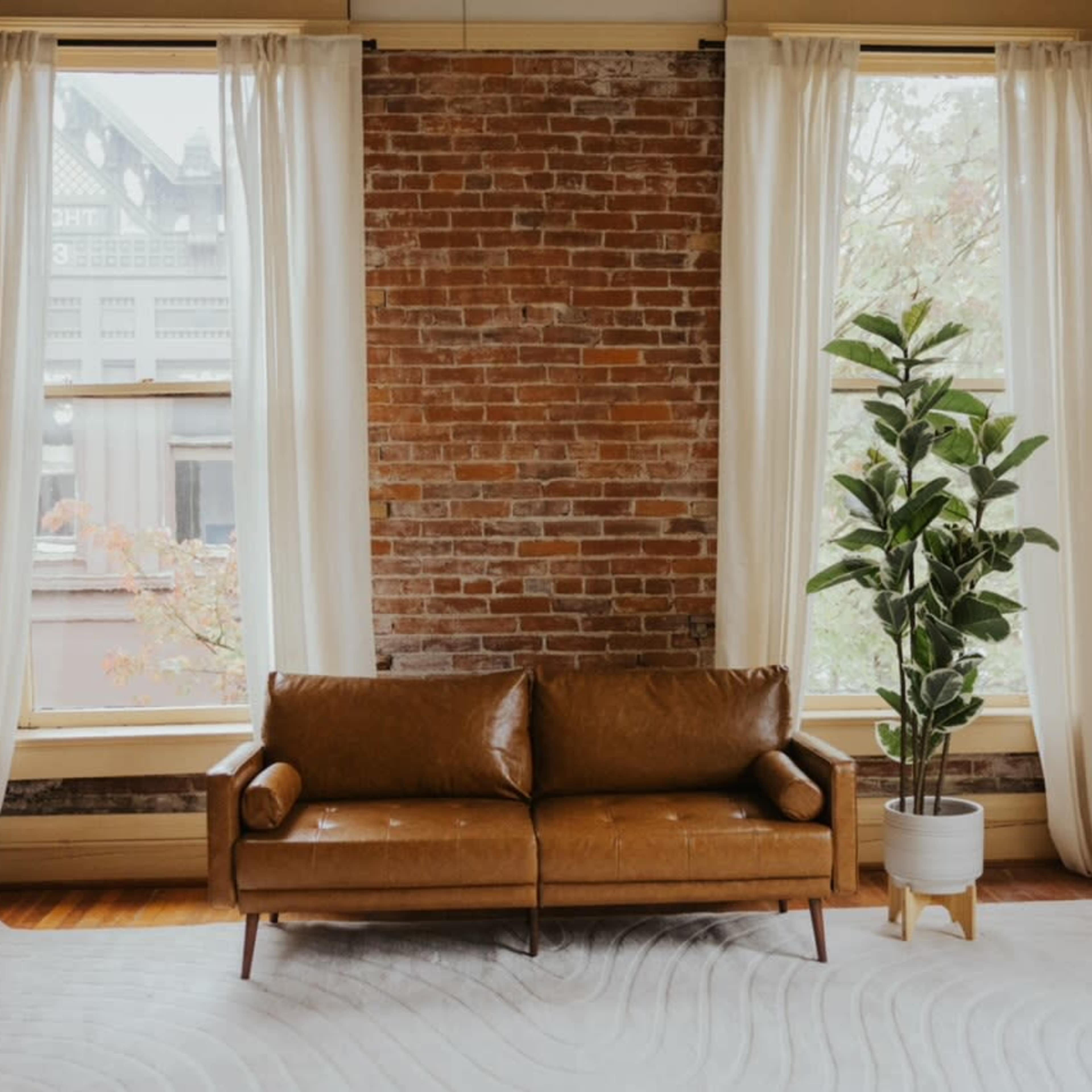 Downtown Studio with Natural Light Image in McMinnville, McMinnville, OR