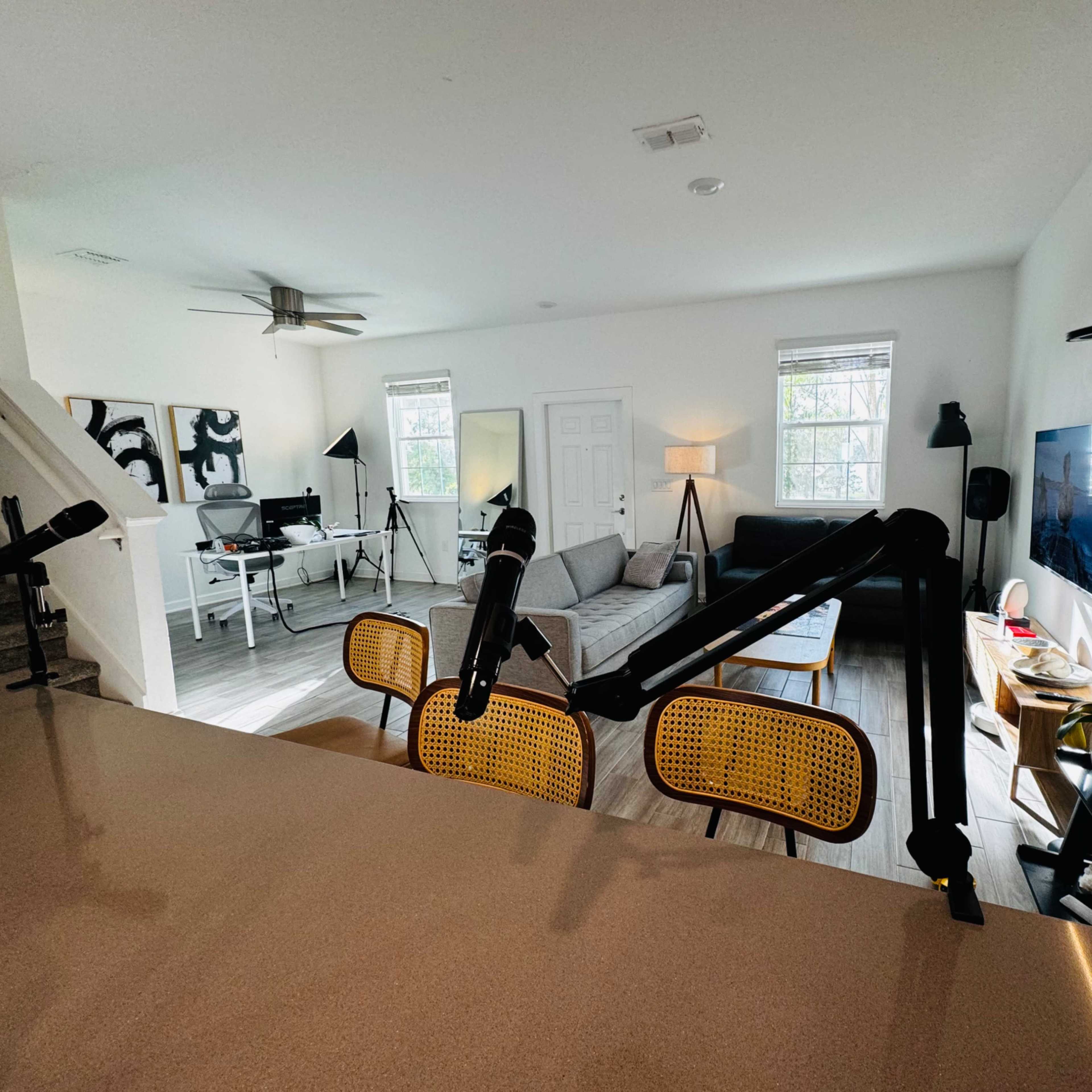 Lake Front Art Deco House Set with Kitchen and Amenities Image in , St. Cloud, FL