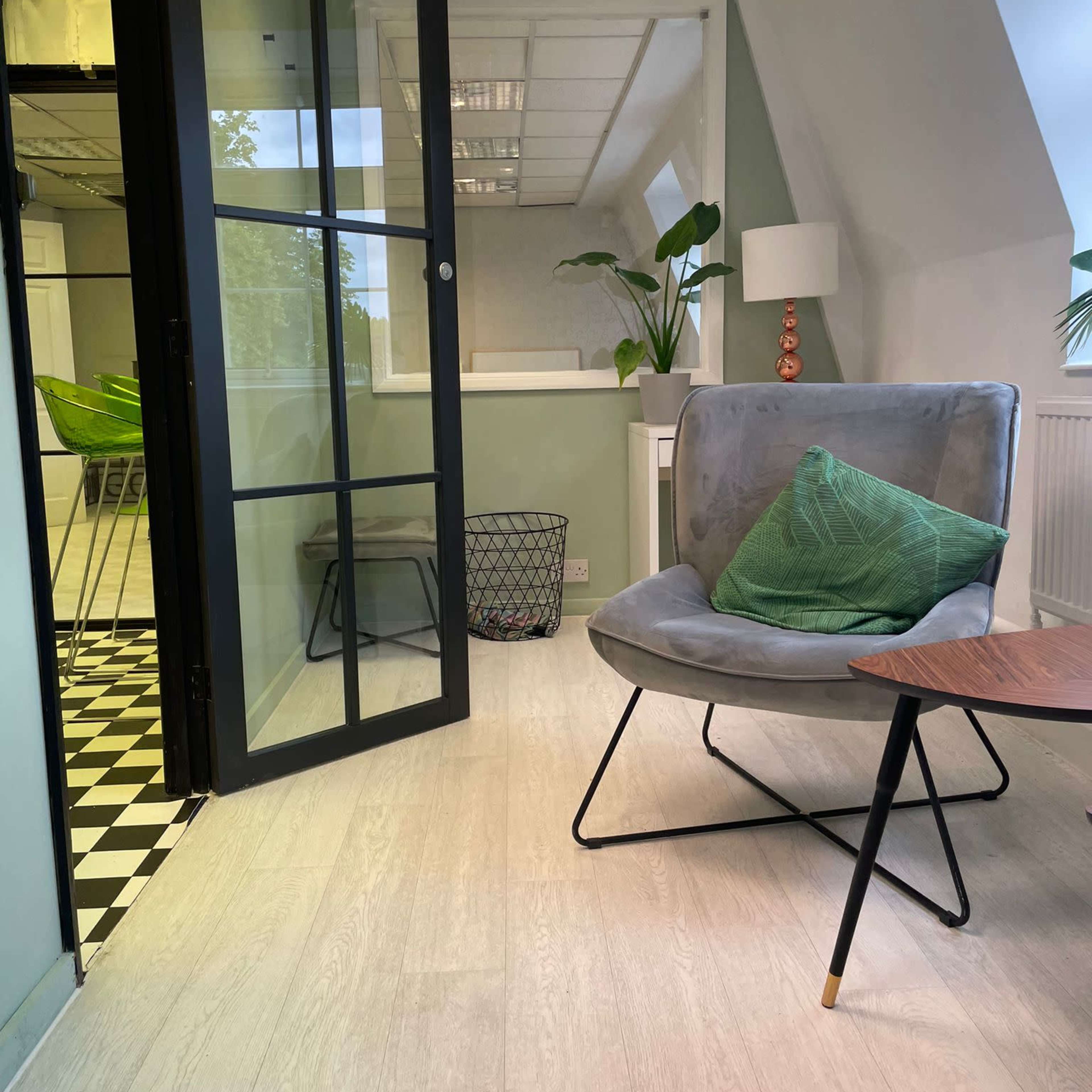 Beautifully Laid Out Modern Space Image in London, London, England