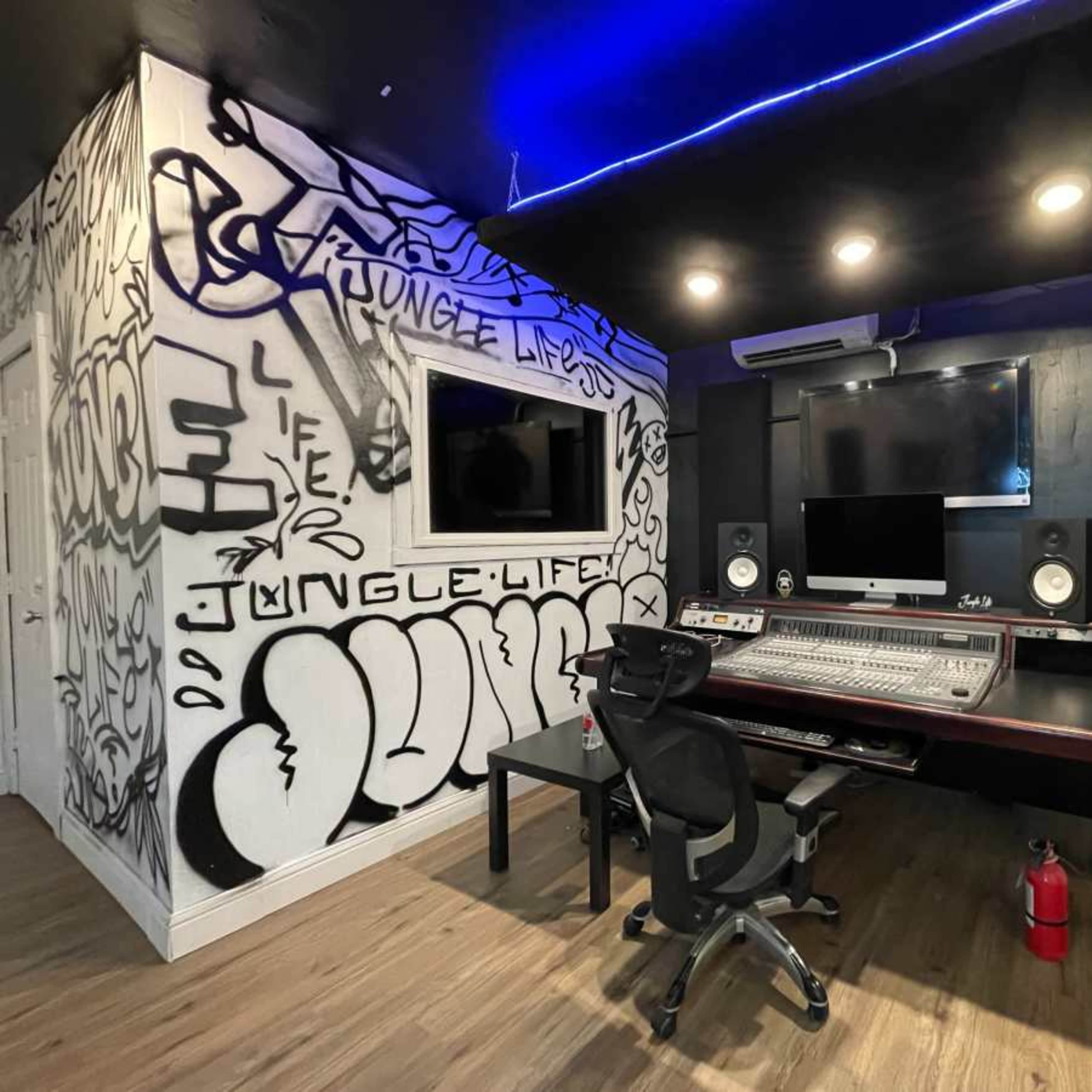 Jungle Life Music Recording Studio and Rehearsal Space (King Room) Image in Vallejo, Vallejo, CA