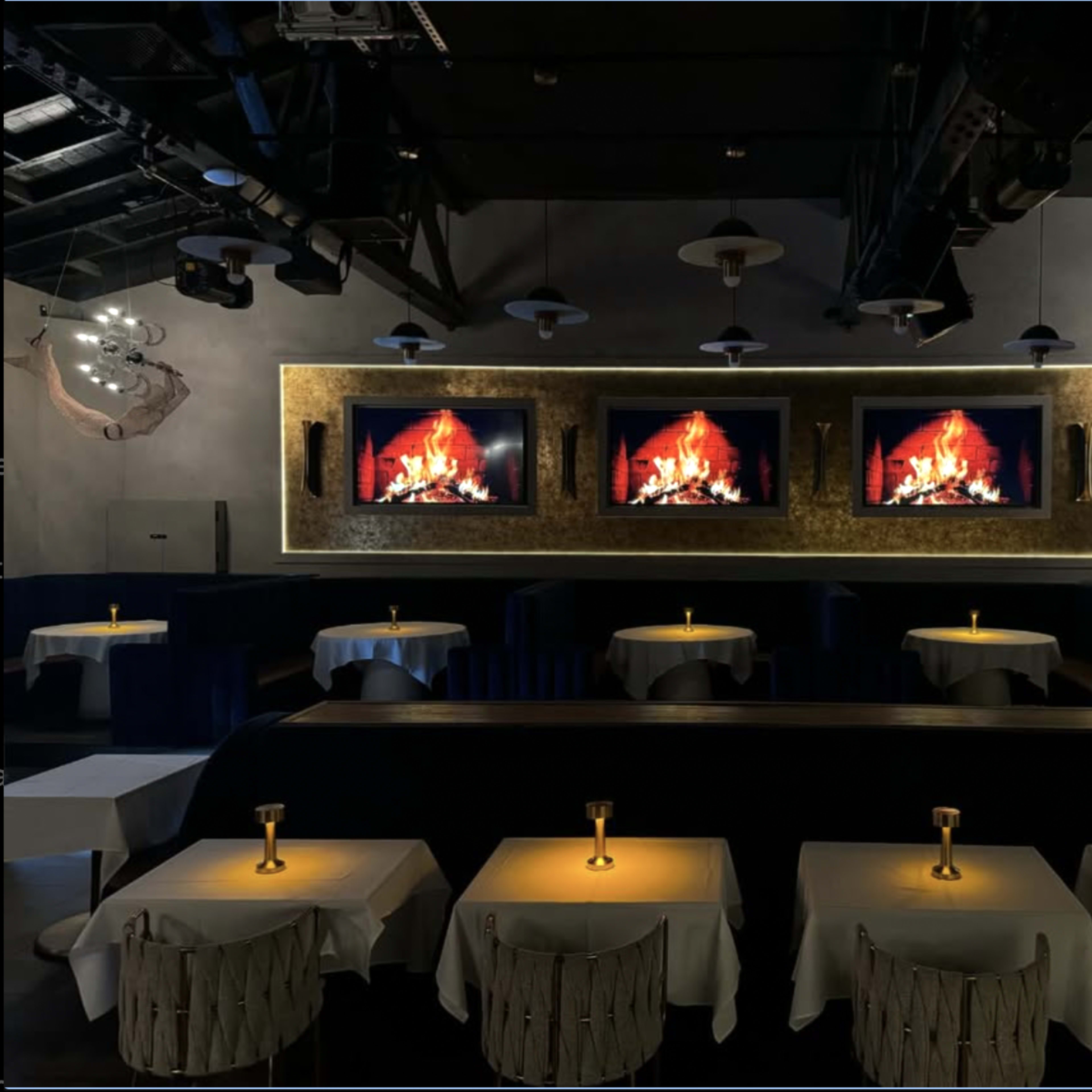 Status Restaurant Image in Hollywood, Los Angeles, CA