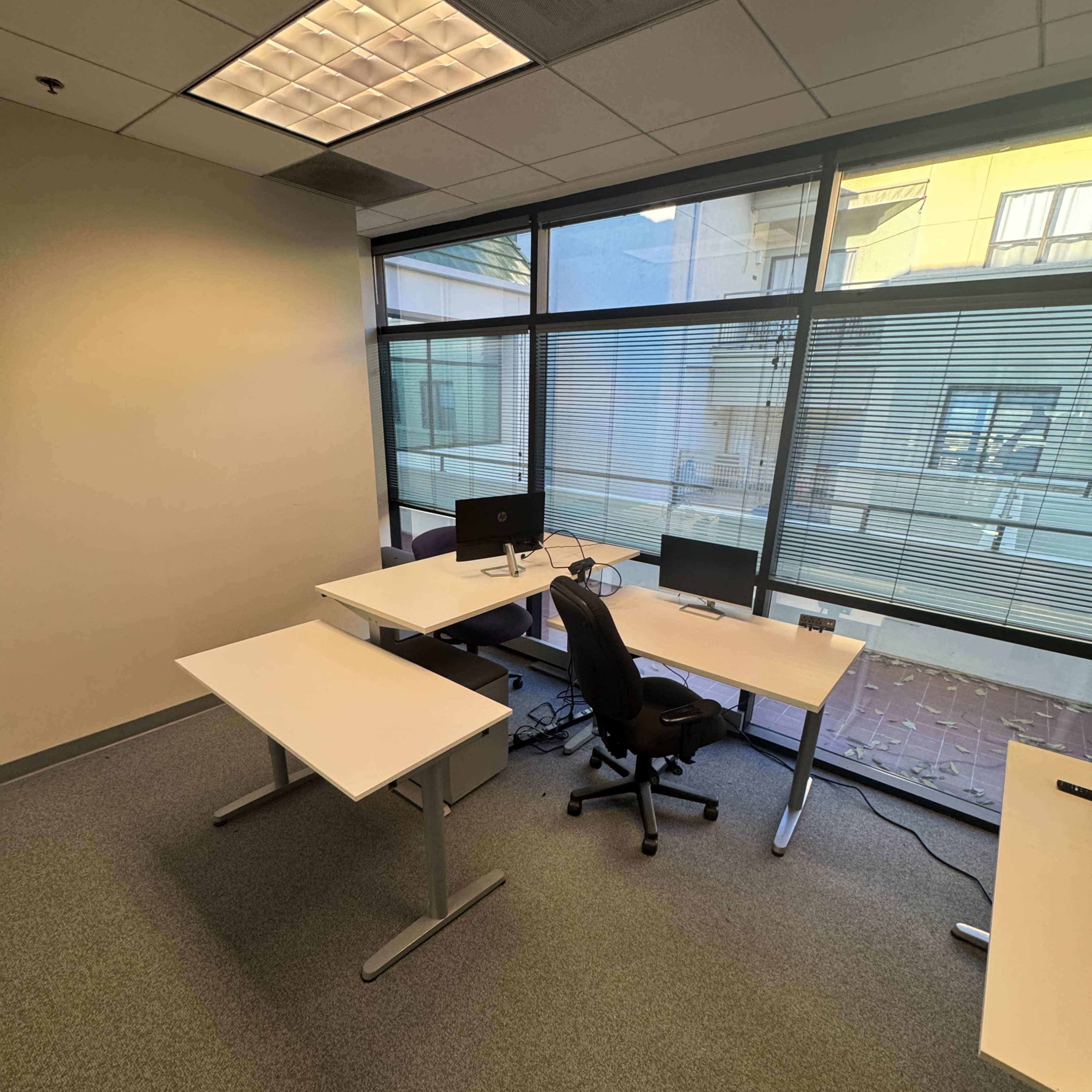 4 Desk Office for 4 People - OFFICE 6 Image in Menlo Park, Menlo Park, CA