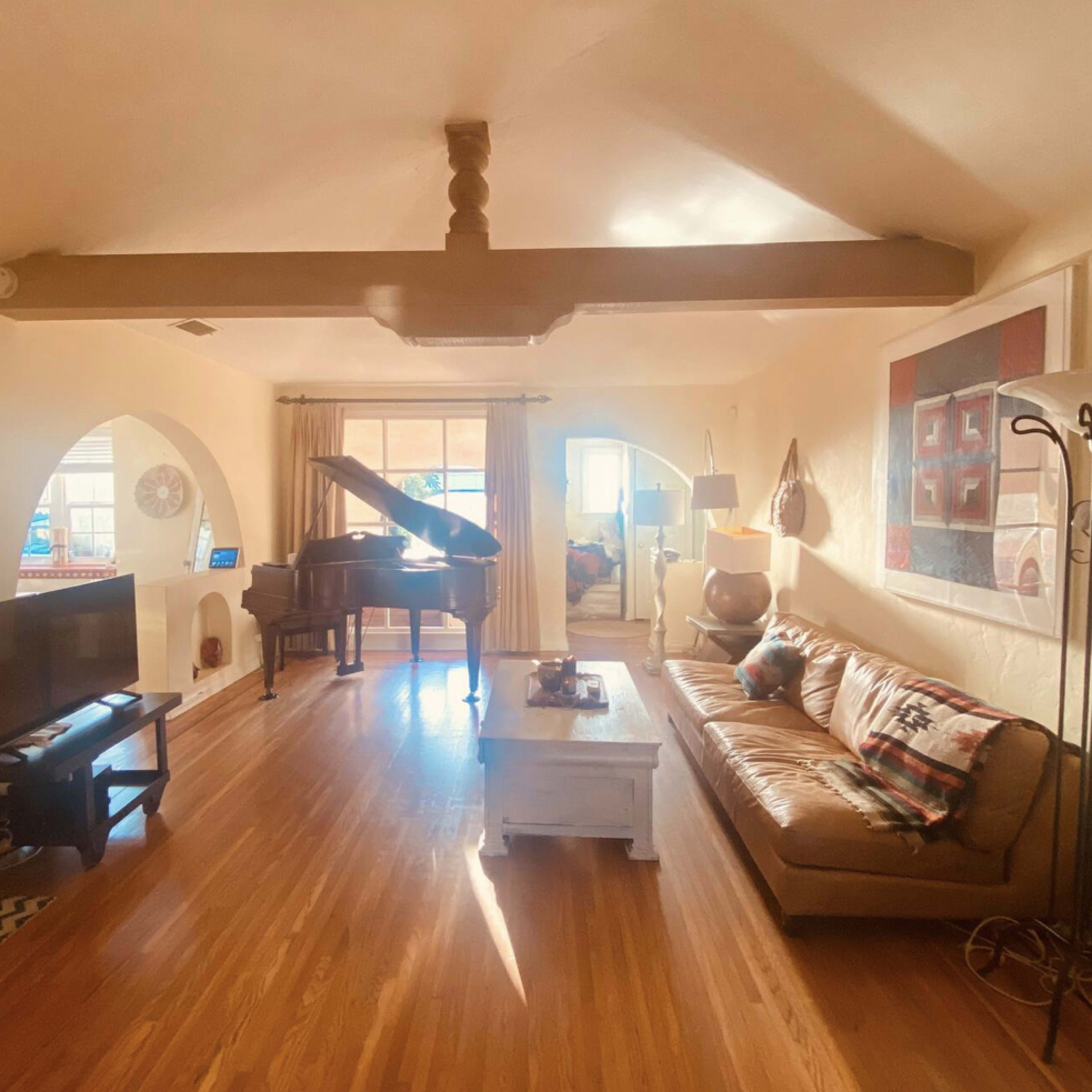 Mid Century Modern 3bedrm Home with Grand Piano Image in Central LA, Los Angeles, CA