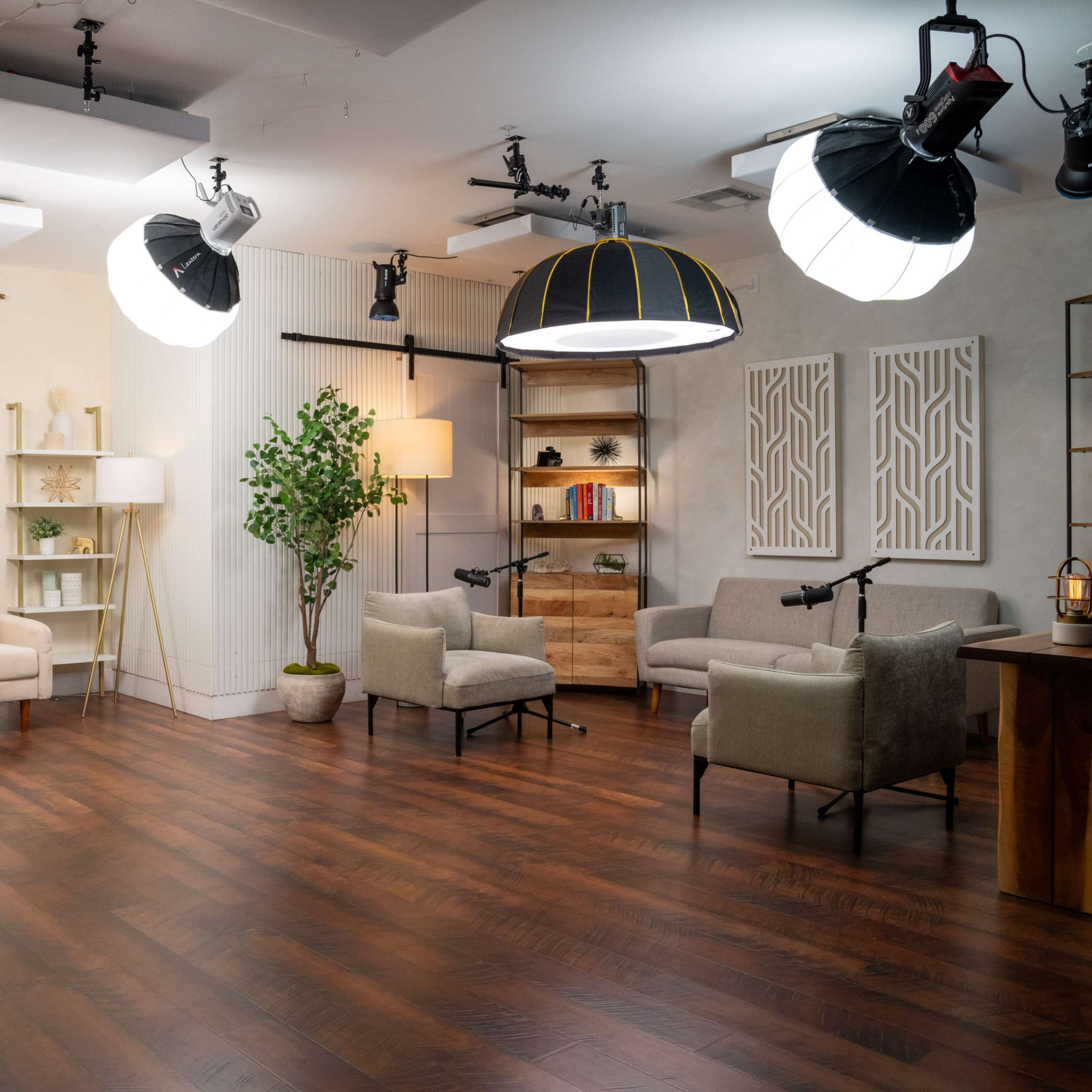 Content Creation Studio - Downtown - Podcast/Video/Photo - Various Lighting Options INCLUDED Image in Austin, Austin, TX