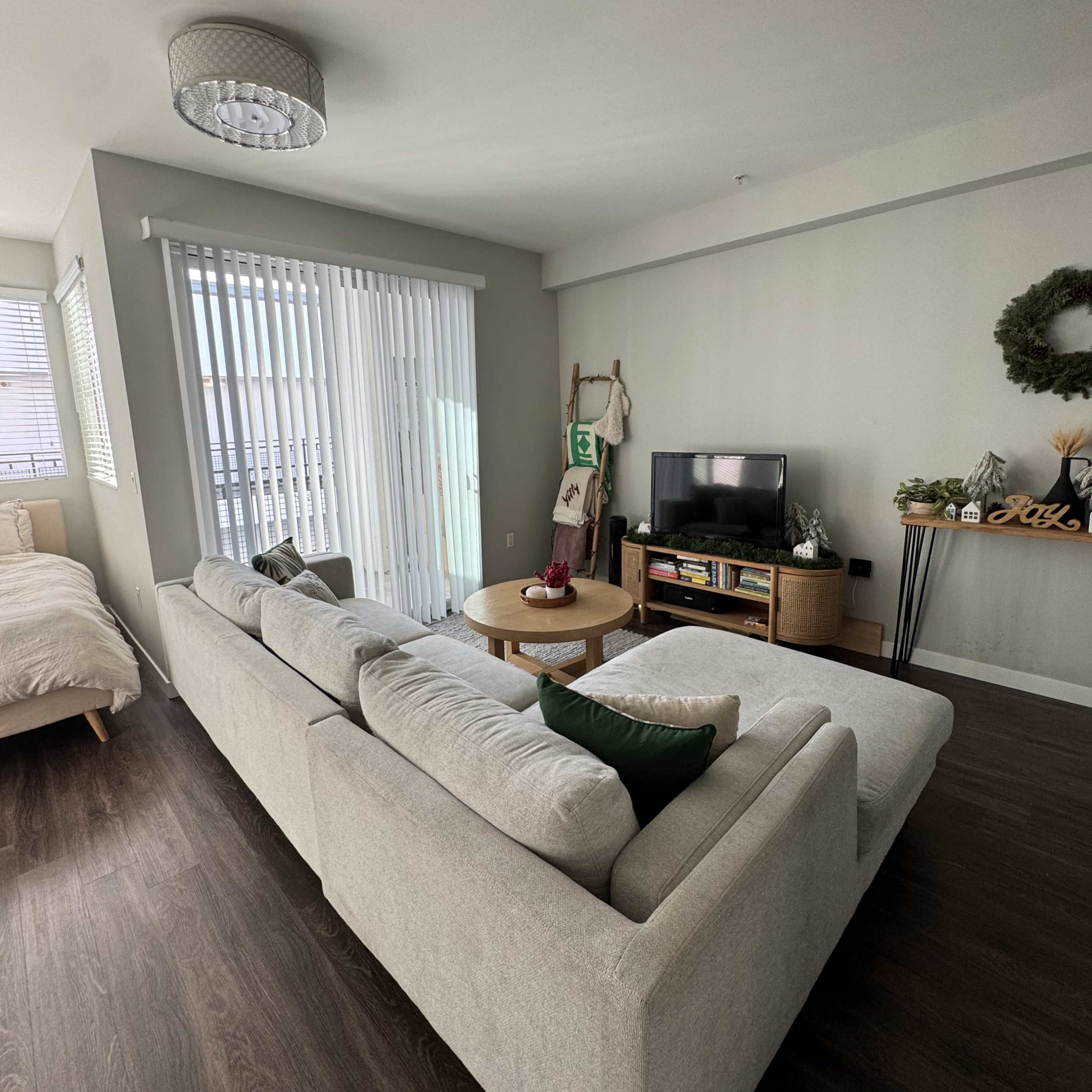 Warm & Airy Minimalist Mid-Century Studio Image in North Hollywood, Los Angeles, CA